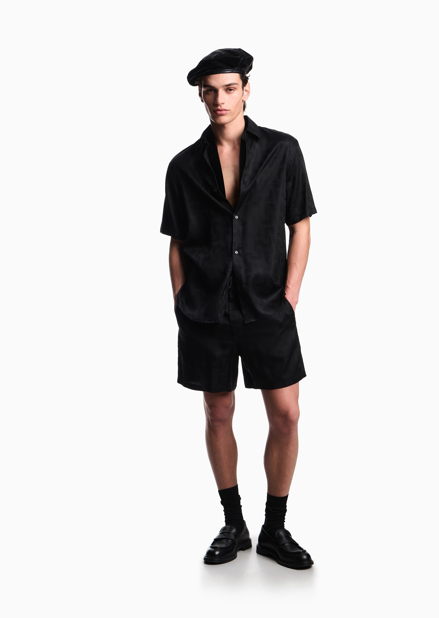 Emporio Armani 男士莱赛尔宽松直筒提花百慕大短裤