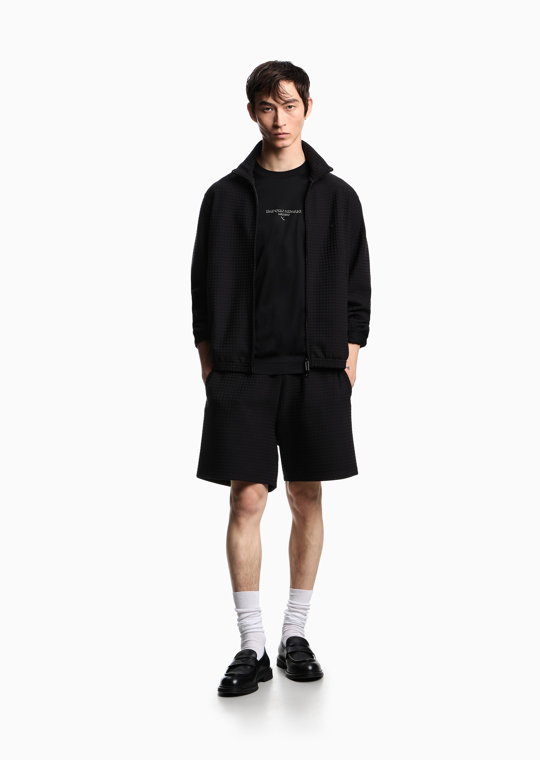 Emporio Armani 男士宽松直筒通体提花百慕大短裤