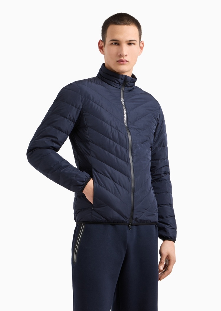 EA7 男士短款轻薄长袖立领标识贴片运动羽绒服