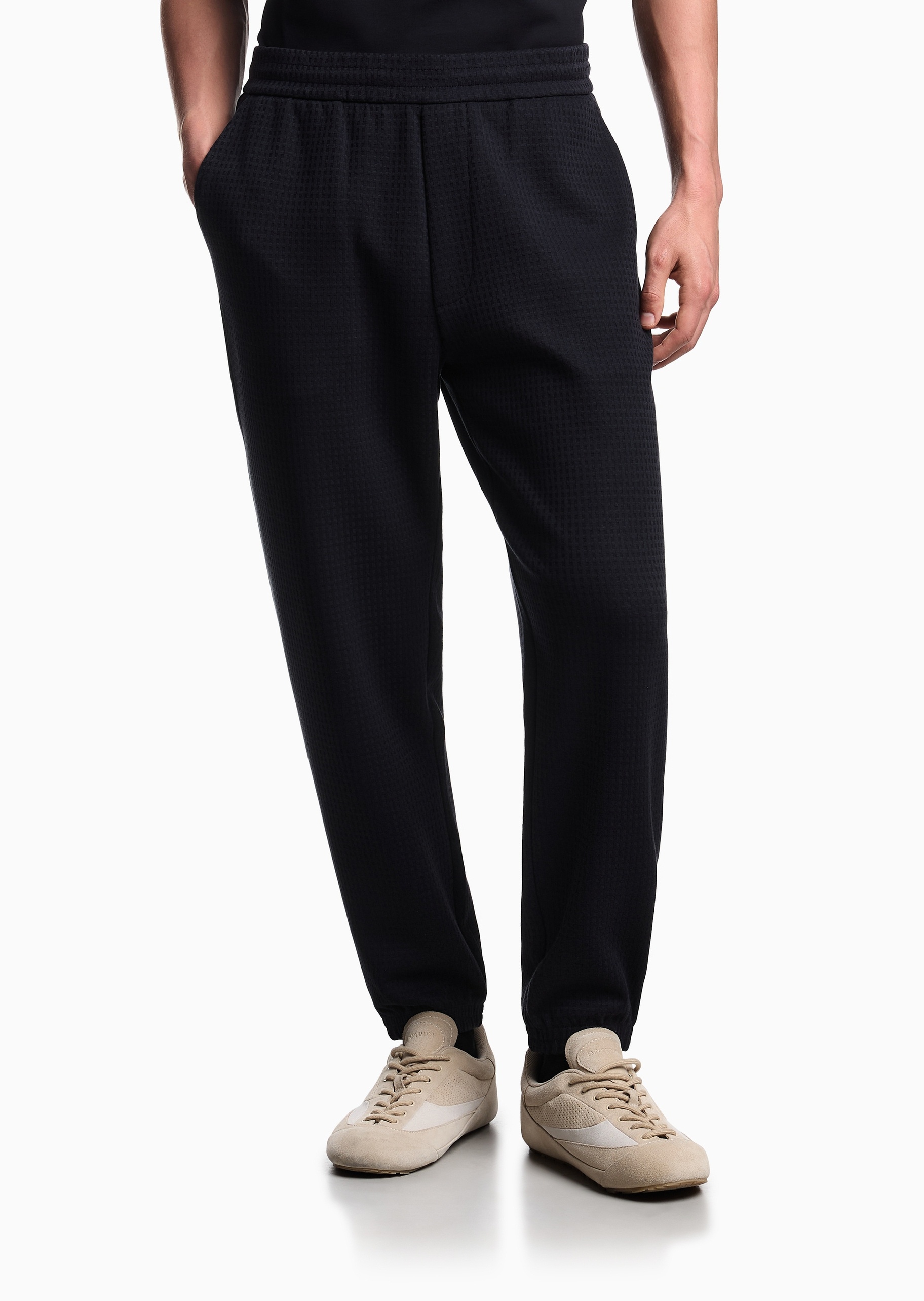 Emporio Armani 男士宽松休闲松弛感莱赛尔束脚运动卫裤