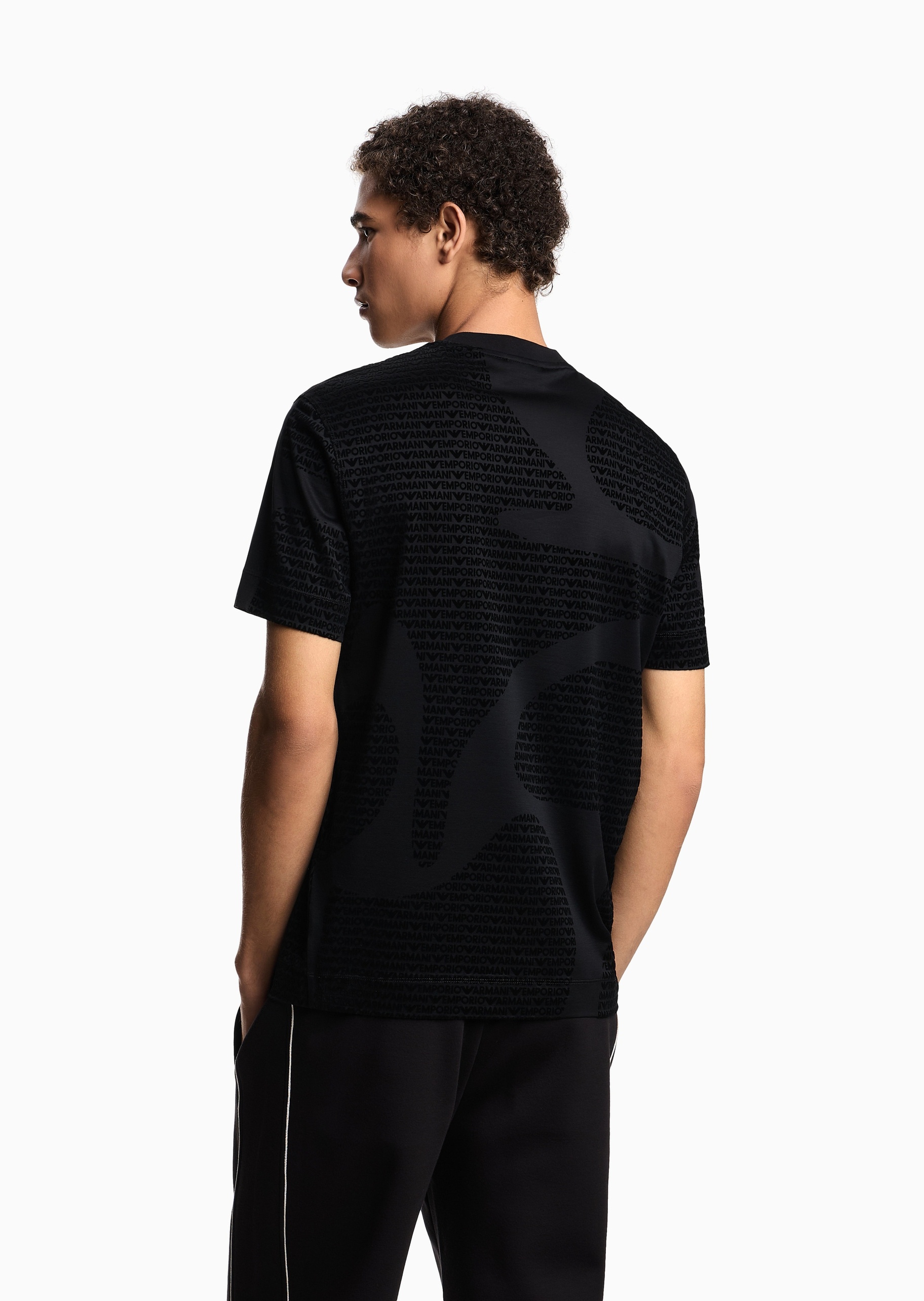 Emporio Armani 男士莱赛尔合身短袖圆领植绒老花T恤