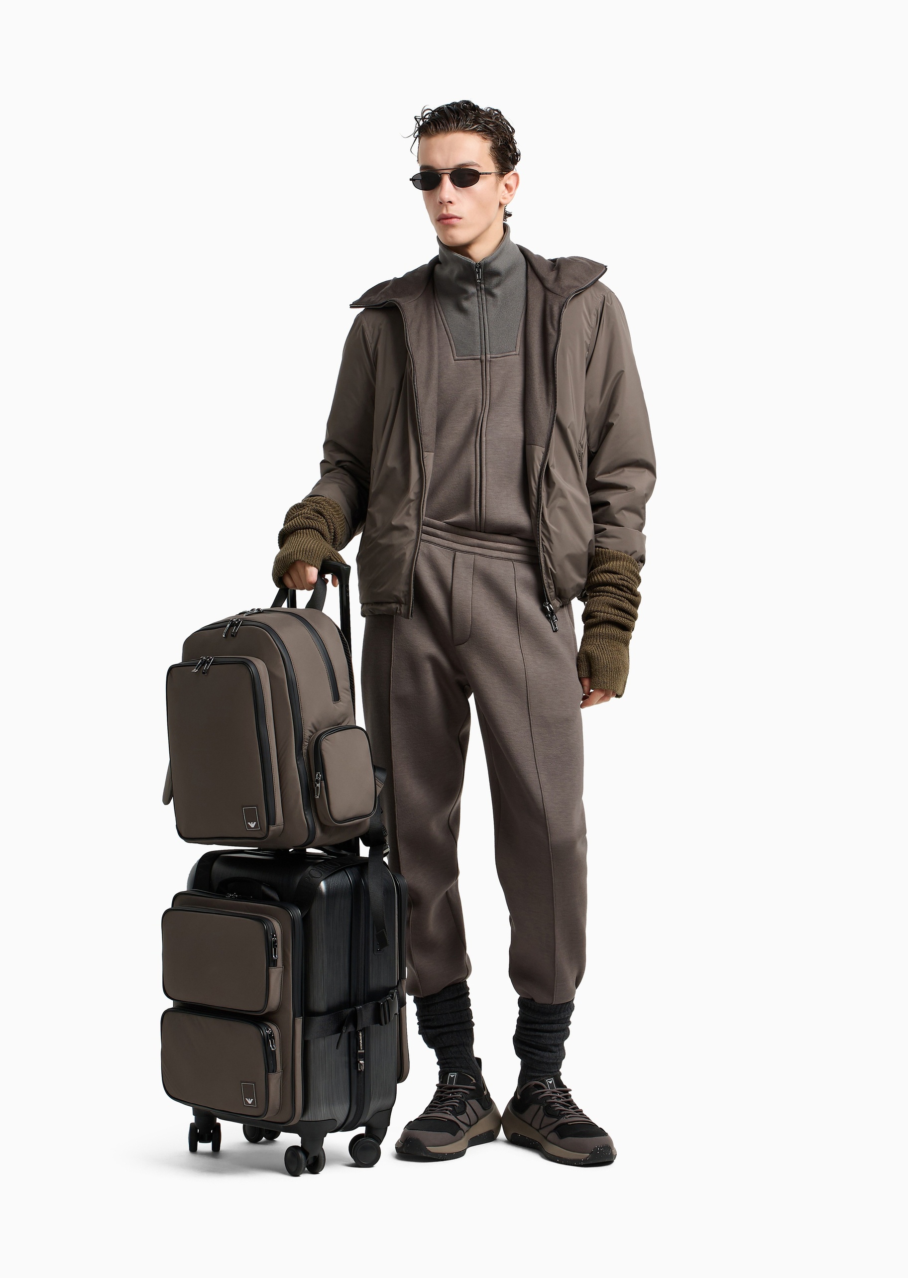 Emporio Armani 男士宽松休闲老钱风束脚运动卫裤