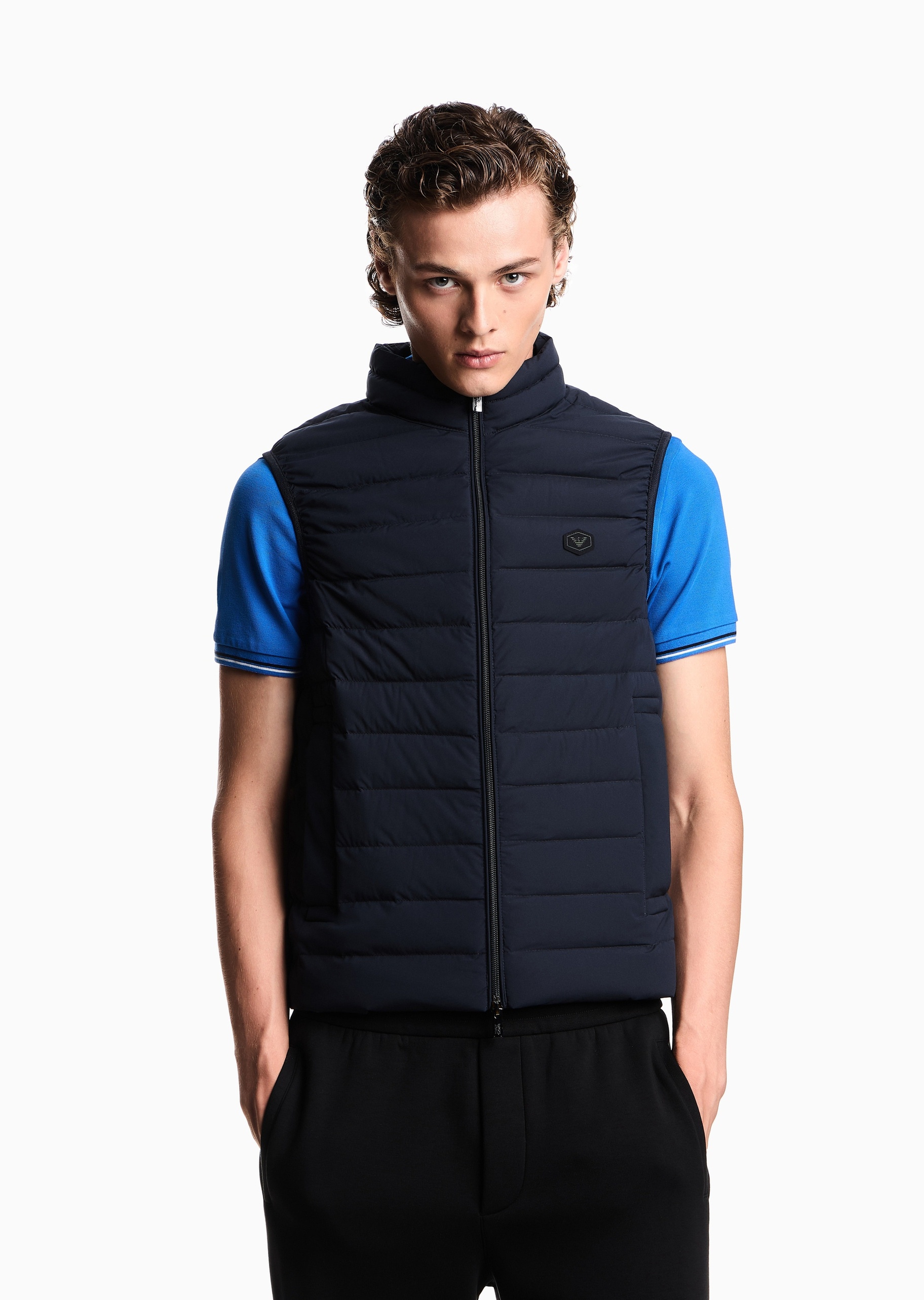 Emporio Armani 男士合身无袖立领纯色拉链羽绒马甲