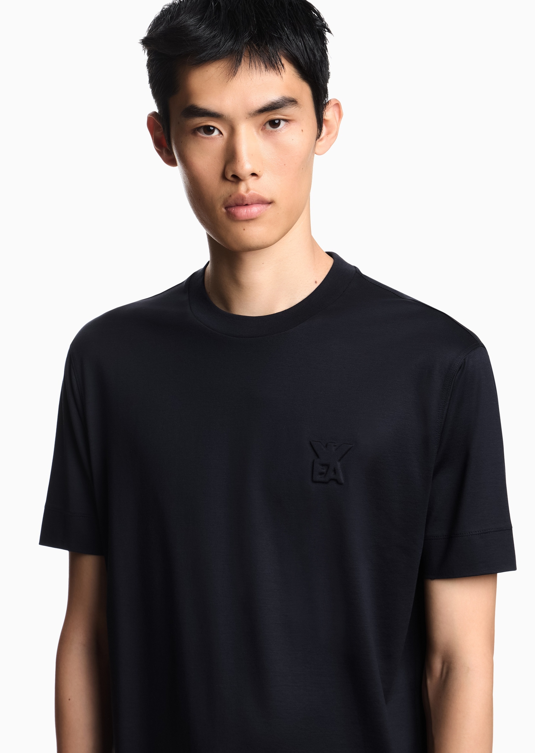 Emporio Armani 男士莱赛尔合身短袖圆领重磅标识压花T恤