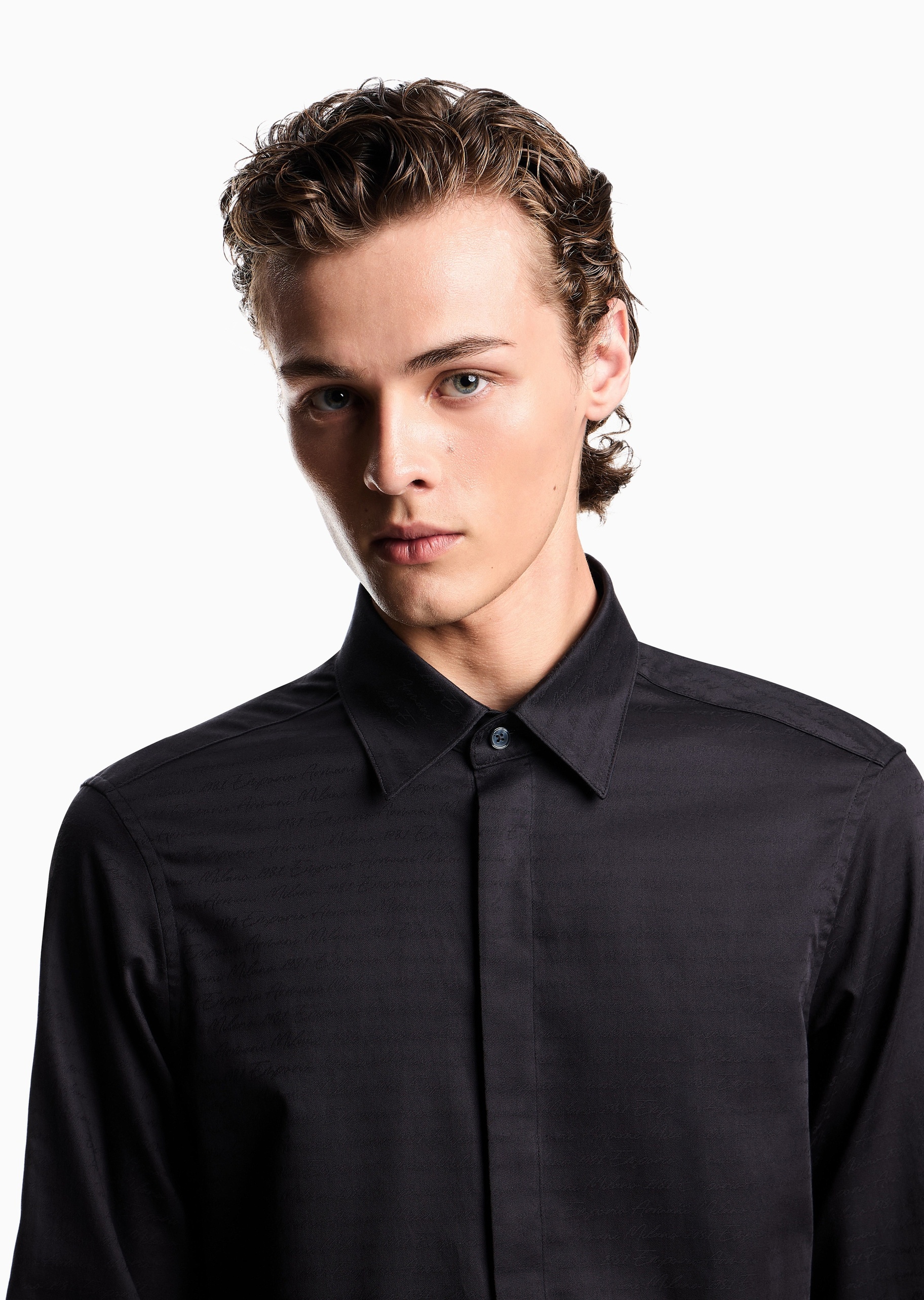 Emporio Armani 男士全棉长袖翻领字母标识纯色衬衫