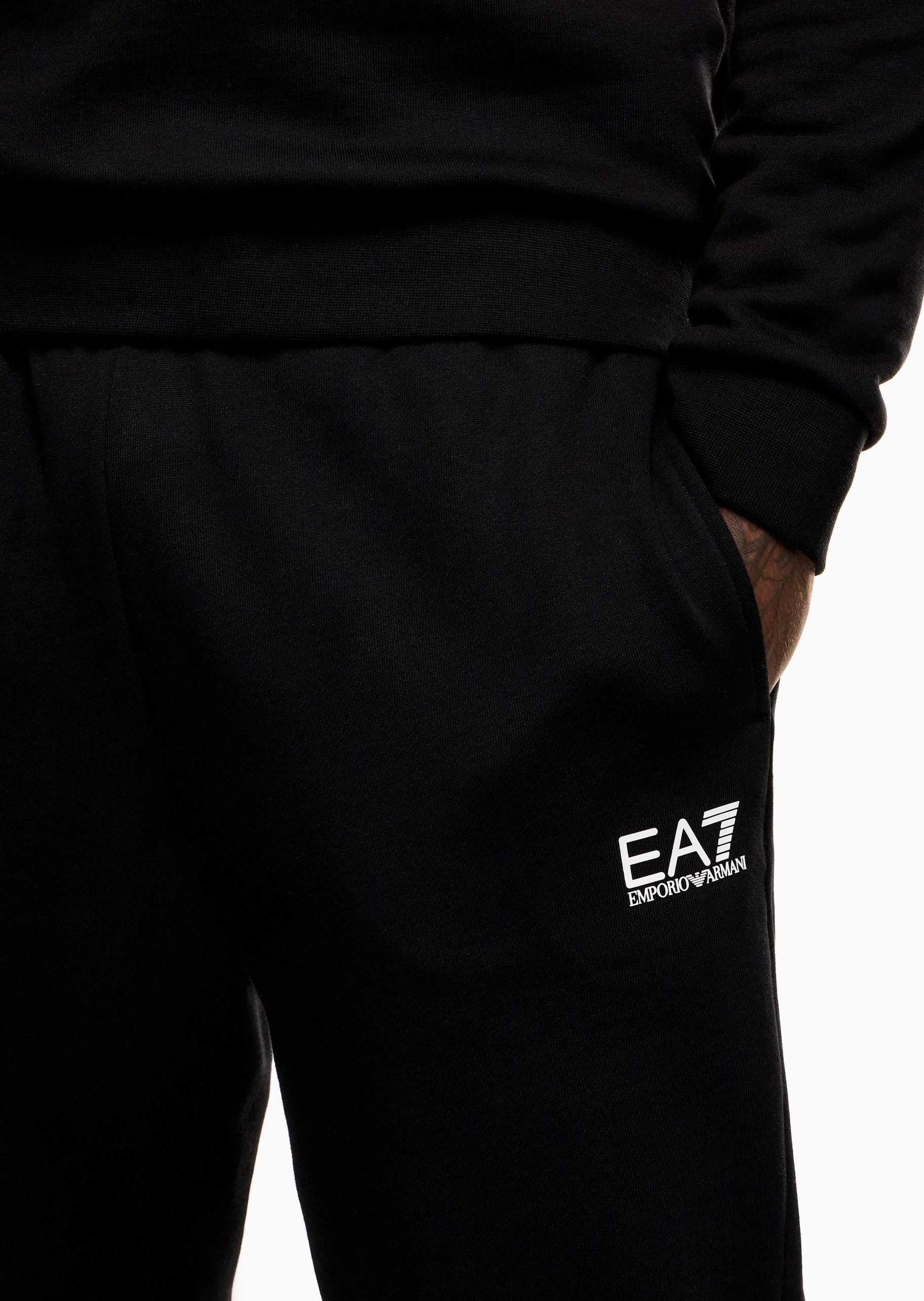 EA7 男士棉质合身长款锥形束脚健身训练加绒卫裤