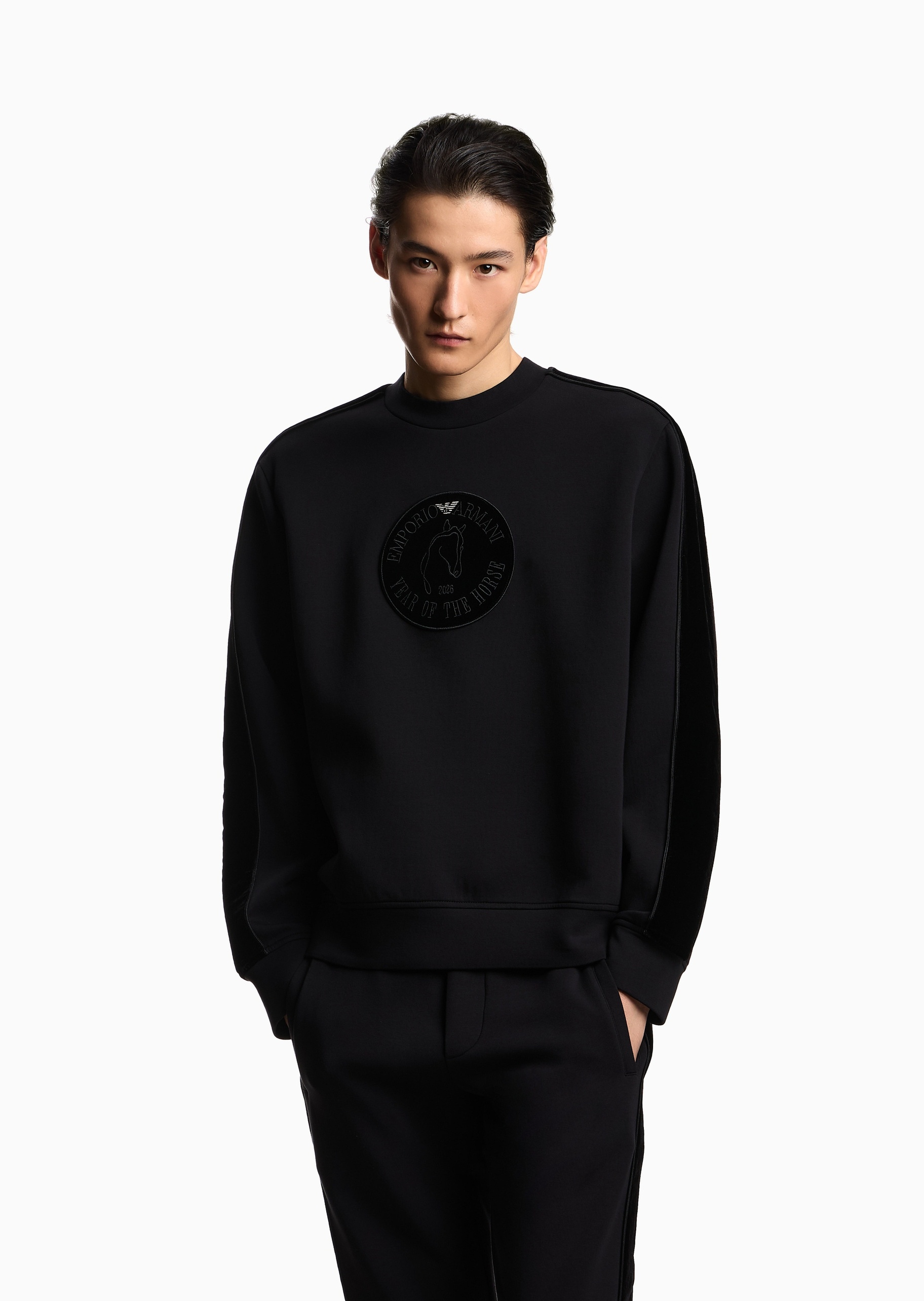 Emporio Armani 马年限定男士宽松长袖圆领拼接刺绣休闲卫衣