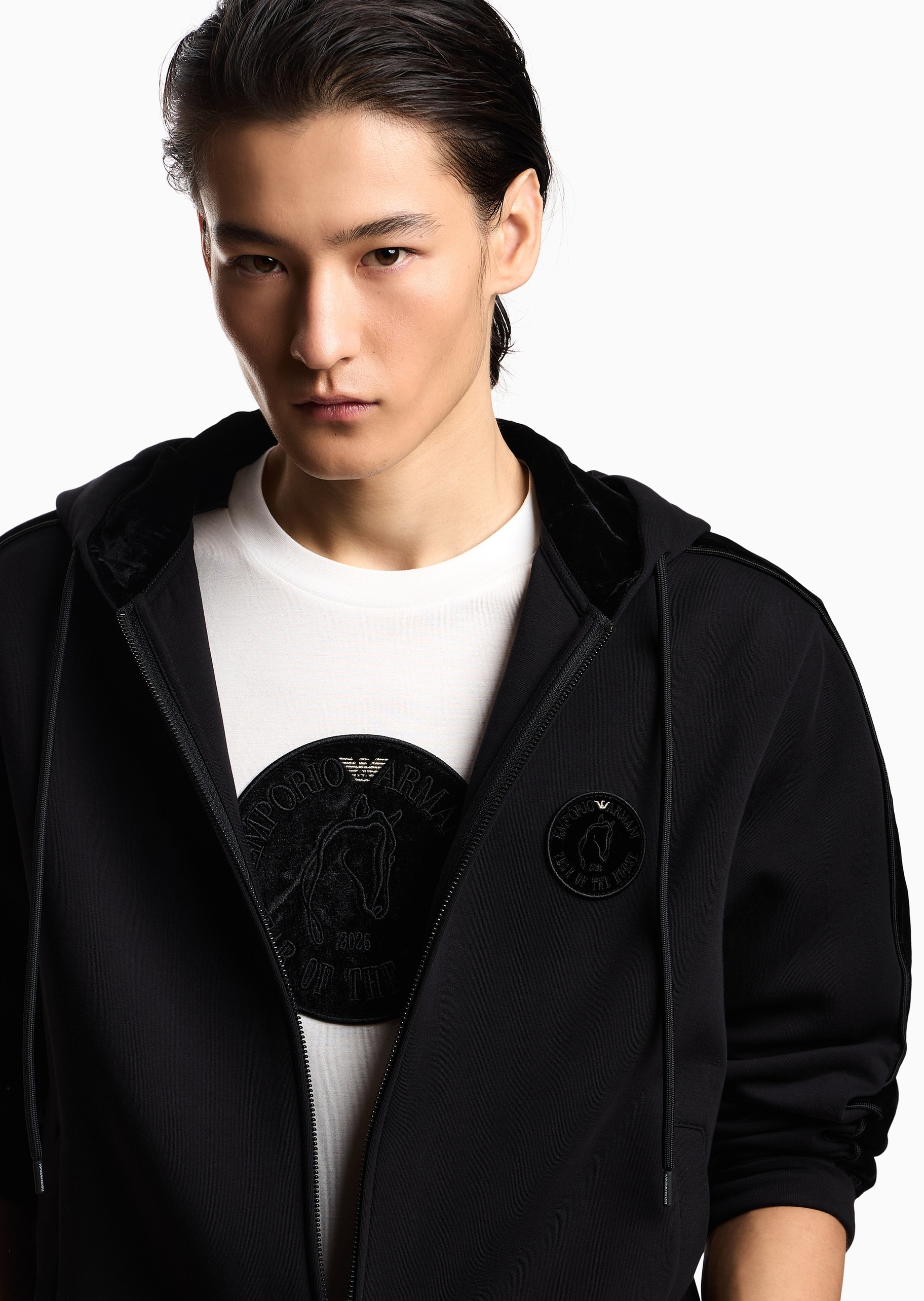 Emporio Armani 马年限定男士合身长袖连帽拉链刺绣卫衣外套