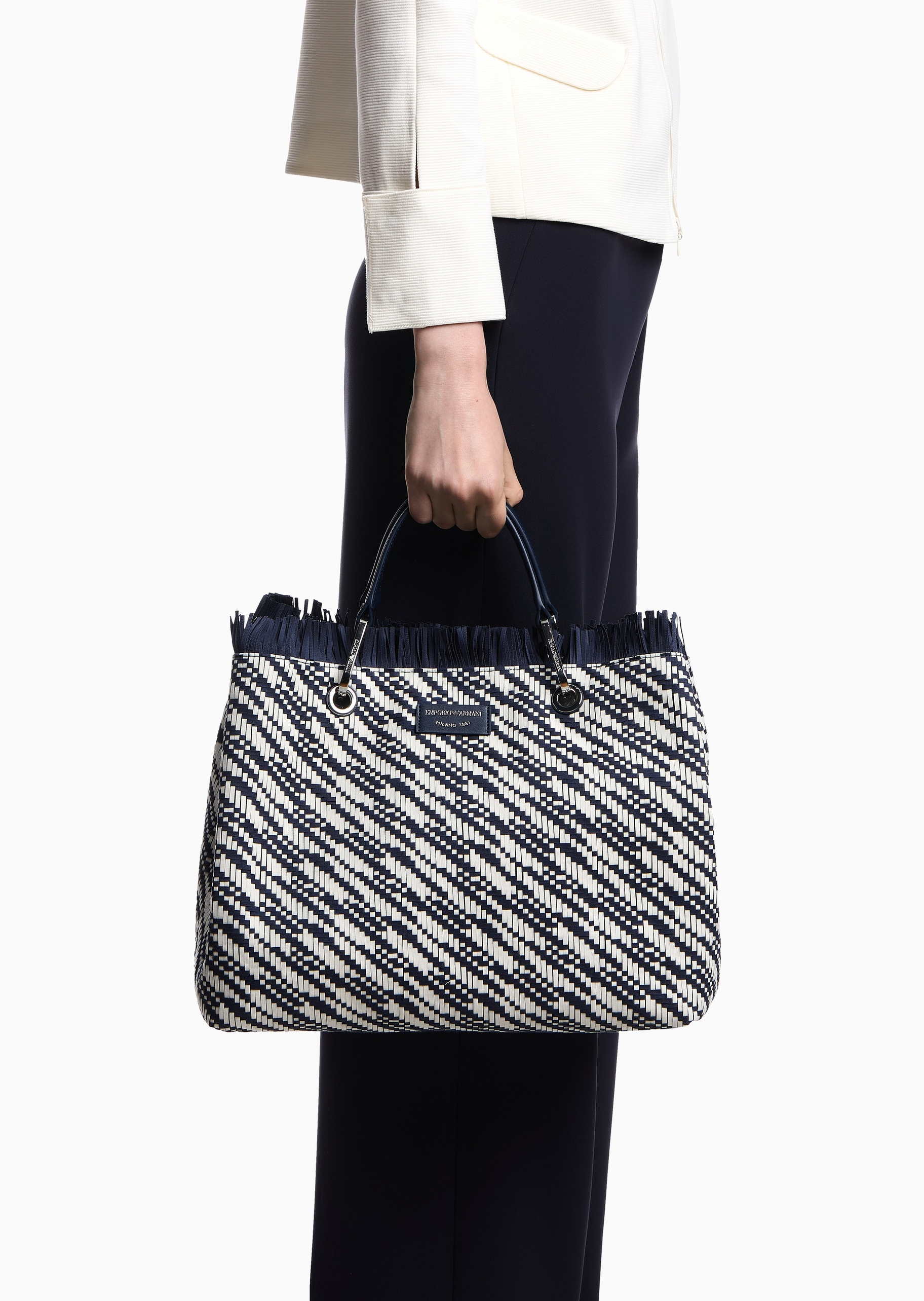 Emporio Armani 女士中号磁扣子母包篮网编织手提斜挎托特包