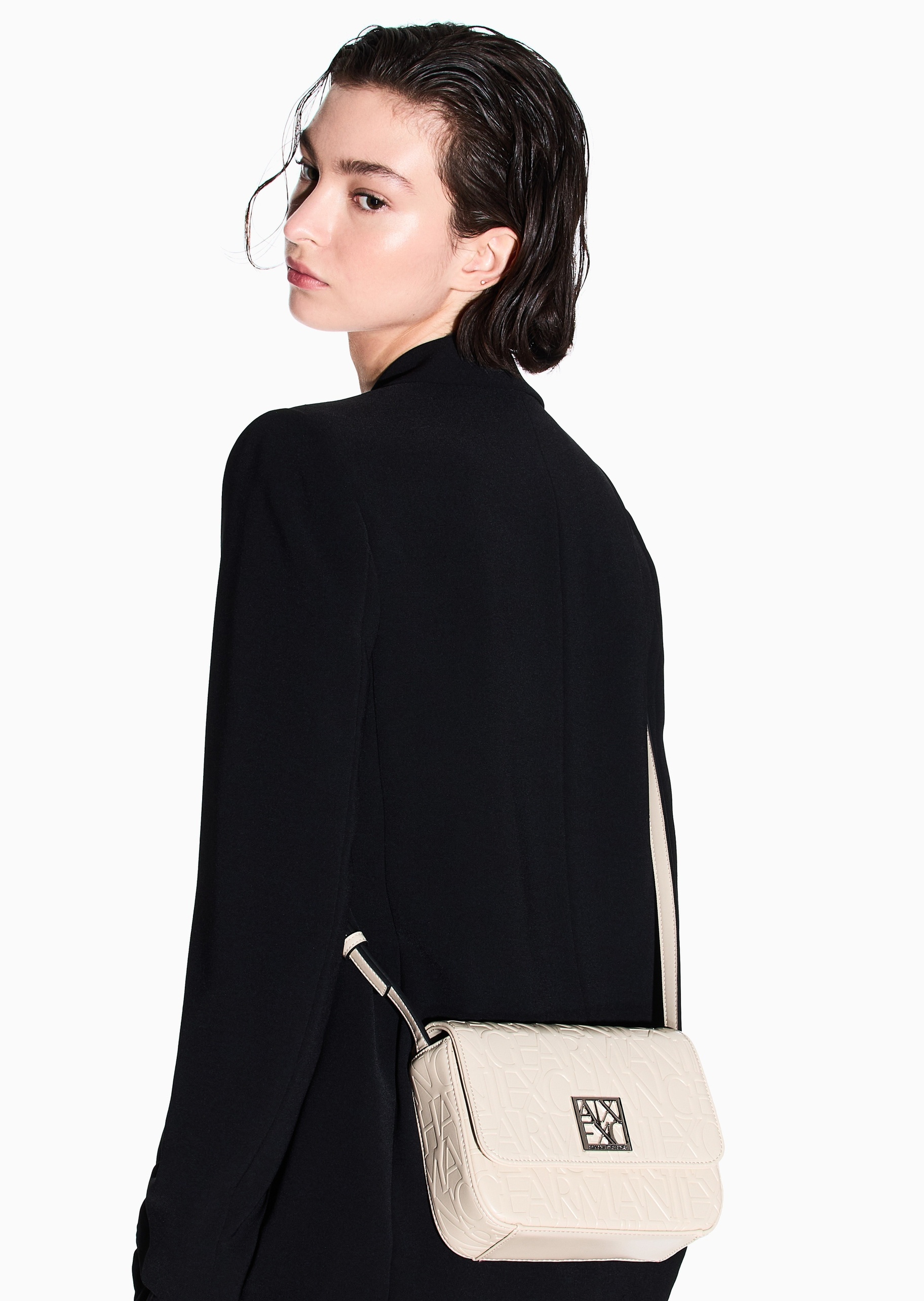 ARMANI EXCHANGE 女士翻盖方形调节肩带字母压花单肩斜挎包