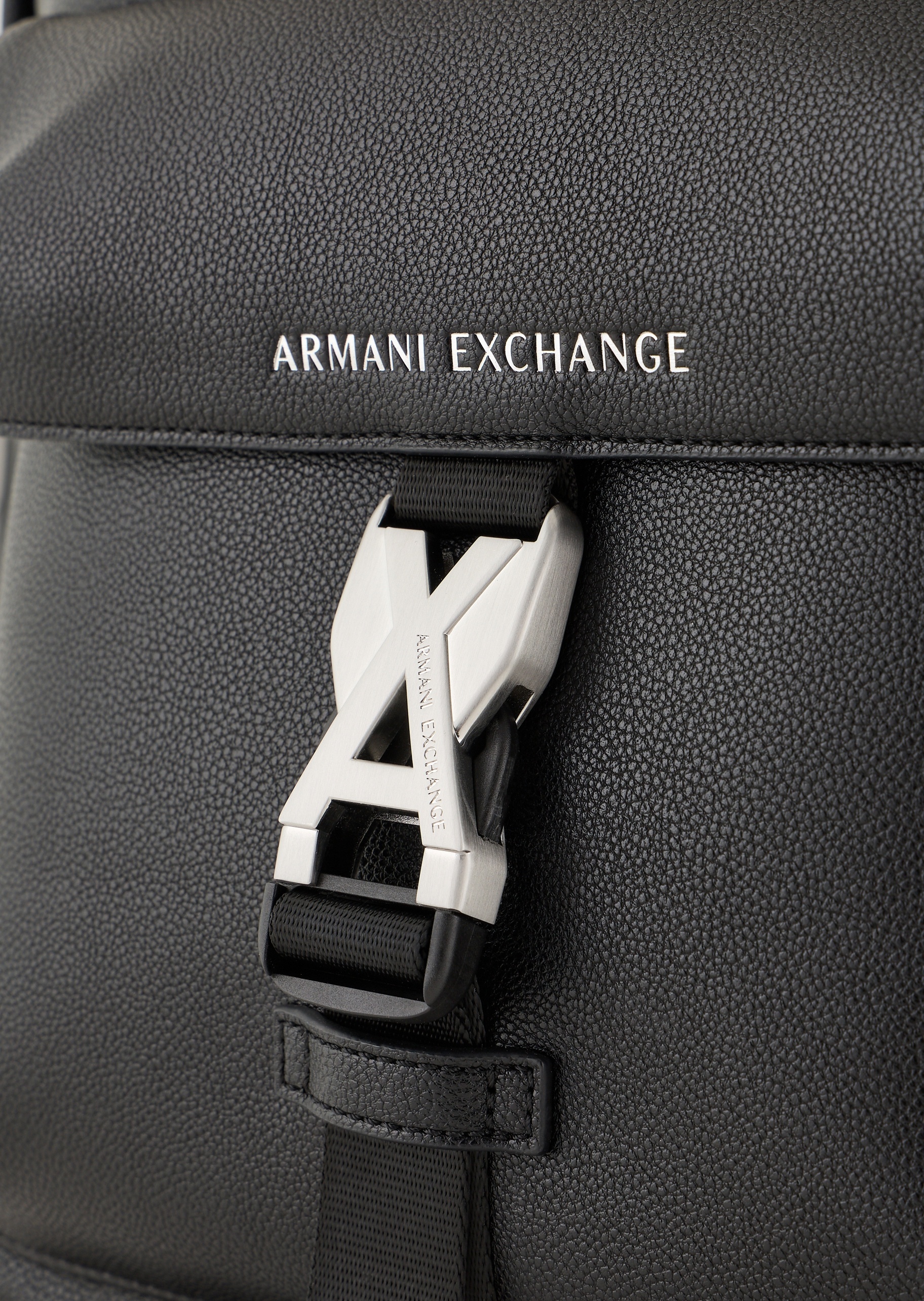 ARMANI EXCHANGE 男士拉链可调节肩带纹理感手提双肩包