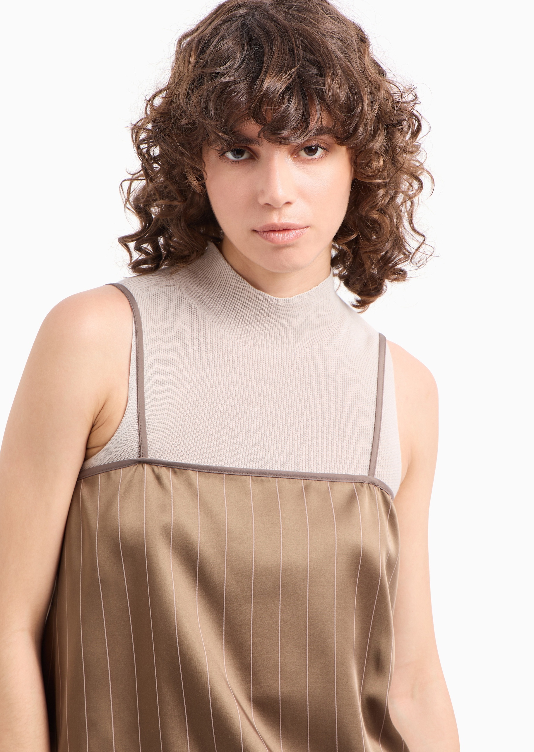 Emporio Armani 女士吊带直领细条纹优雅纯色上衣