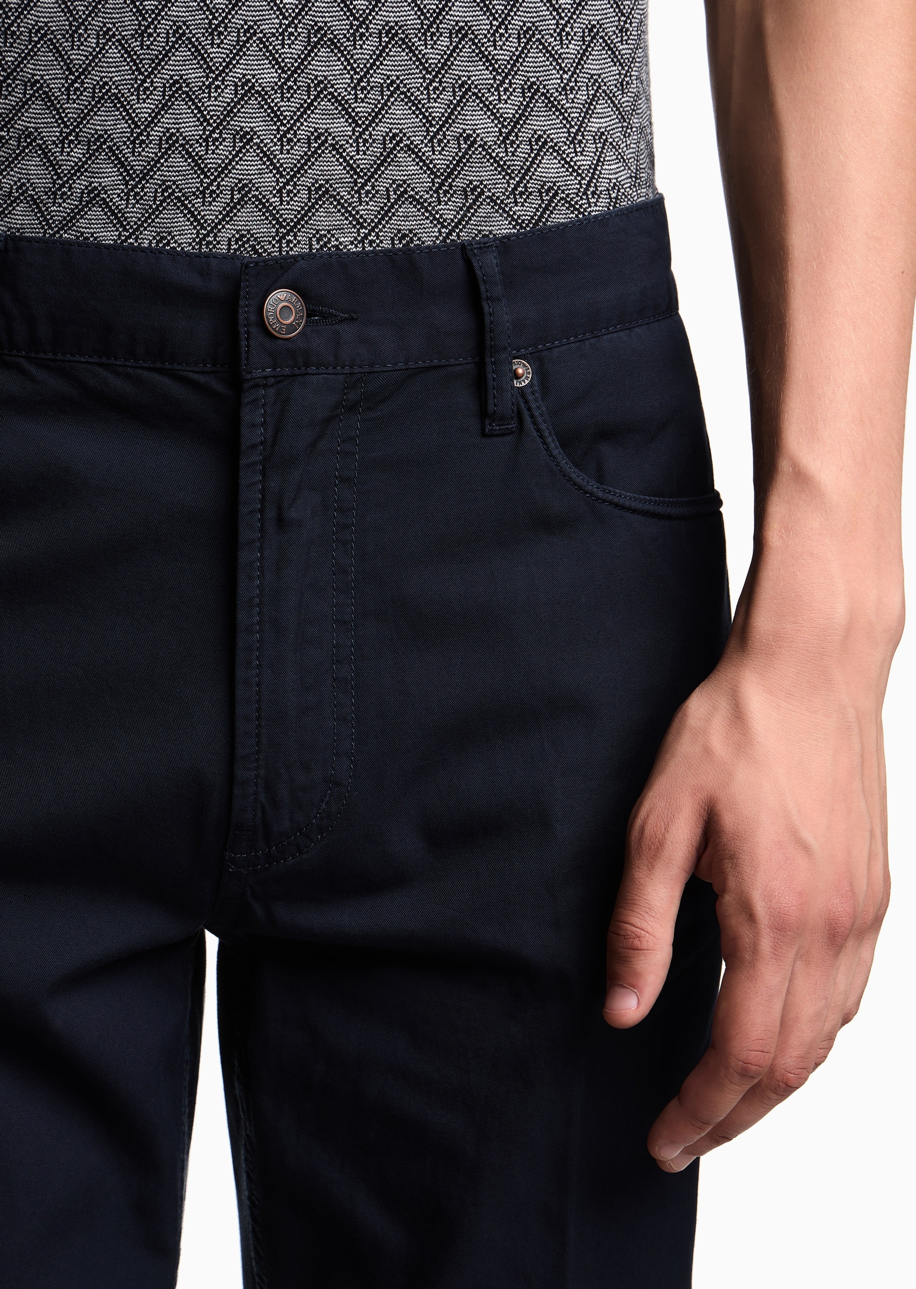 Emporio Armani 男士合身直筒中腰复古纯棉牛仔裤