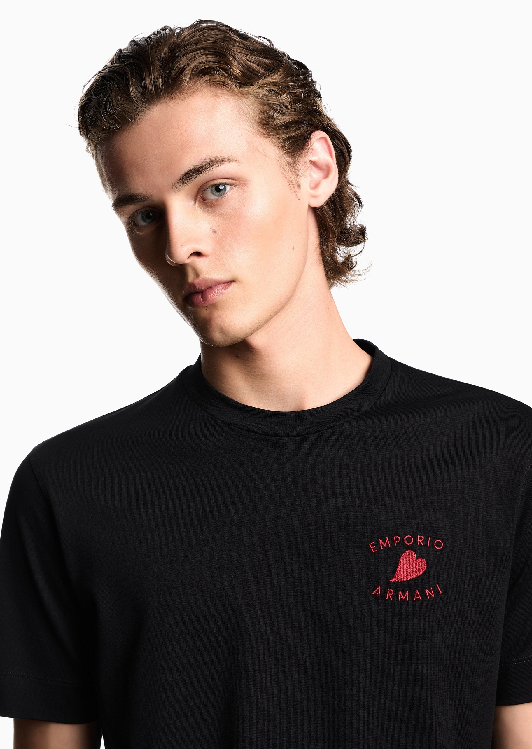 Emporio Armani 男女同款纯棉合身短袖圆领正肩爱意刺绣T恤