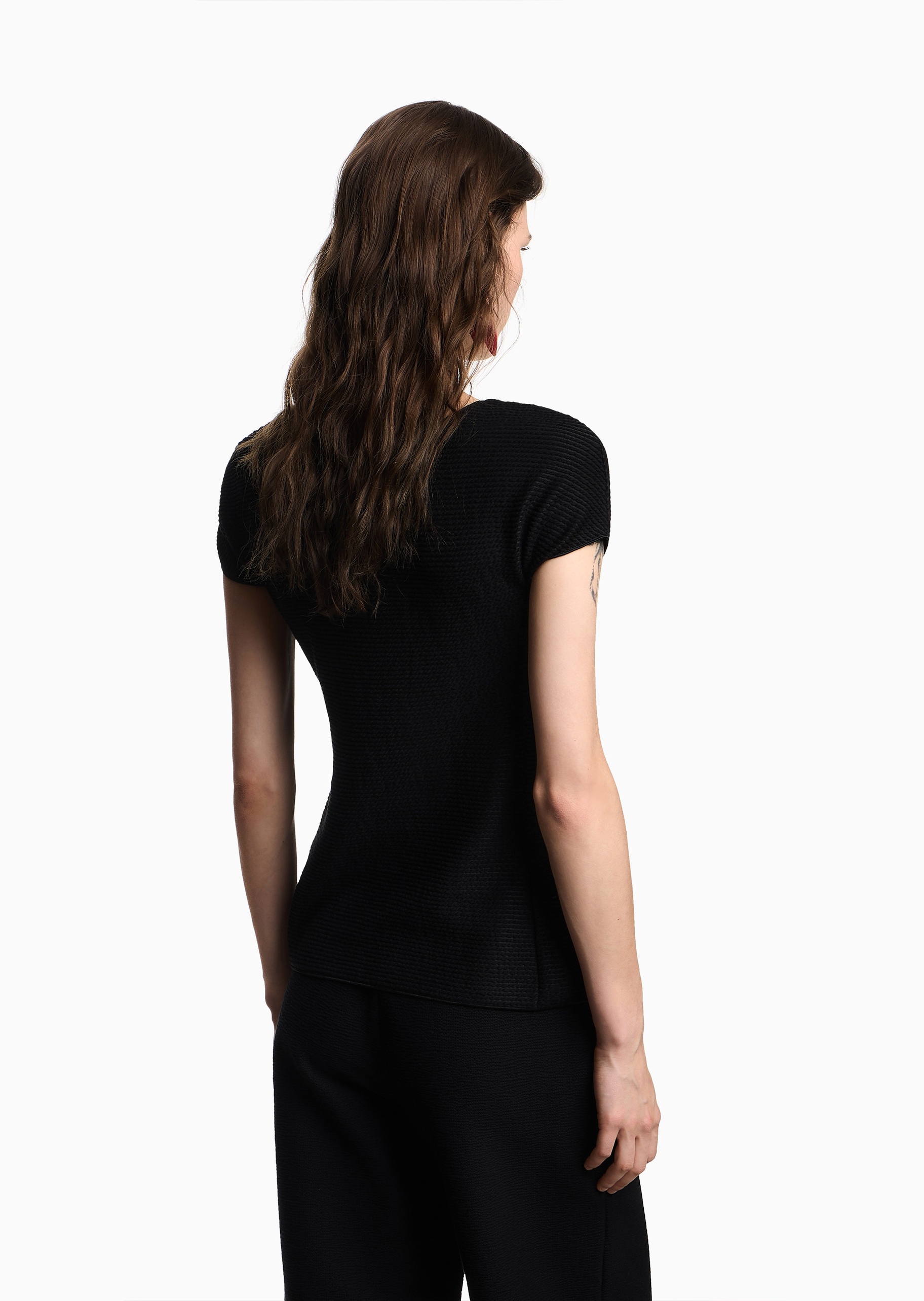 Emporio Armani 女士棉质微弹修身短袖圆领纯色压花T恤