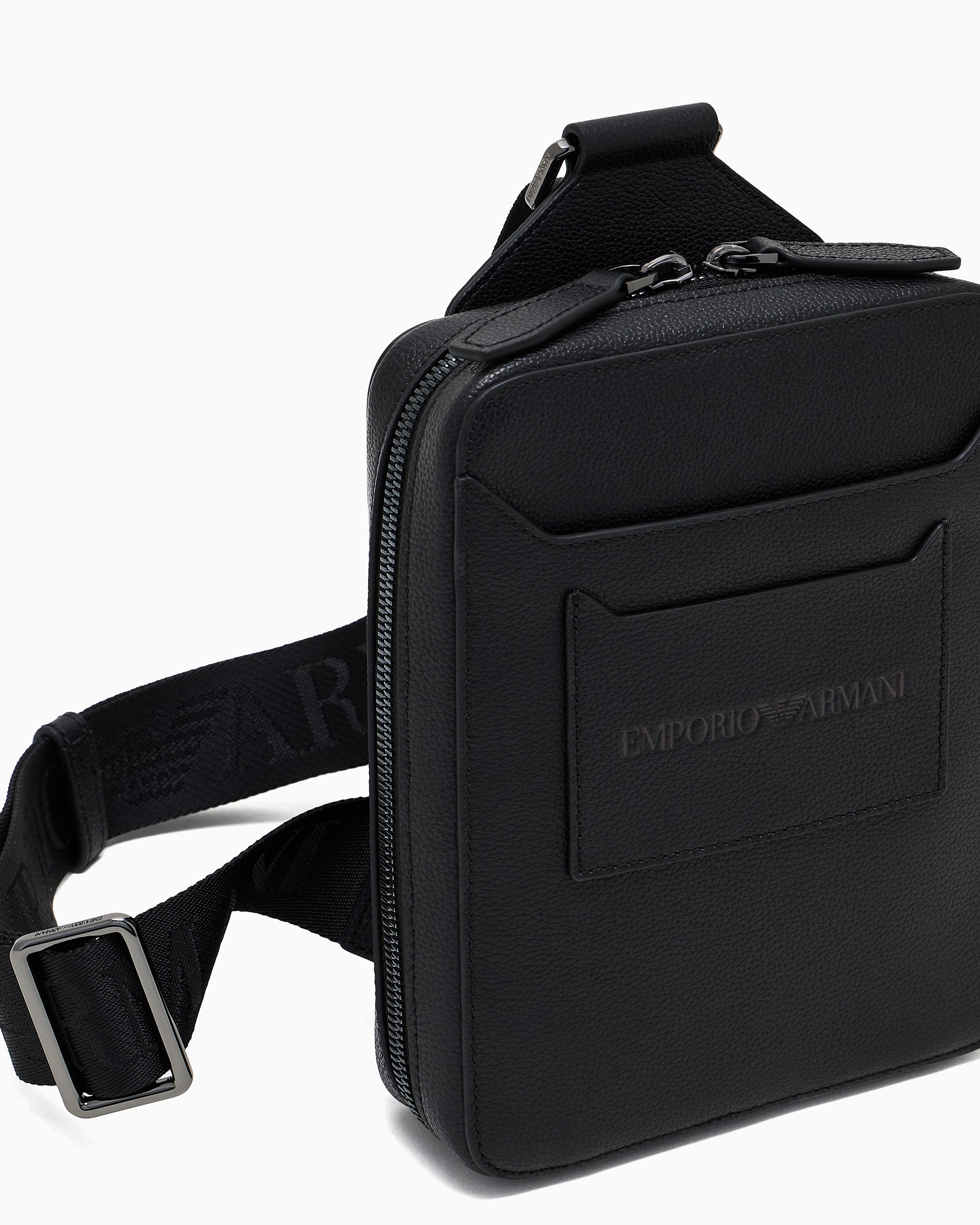 Emporio Armani 男士牛皮革拉链商务通勤斜挎胸包