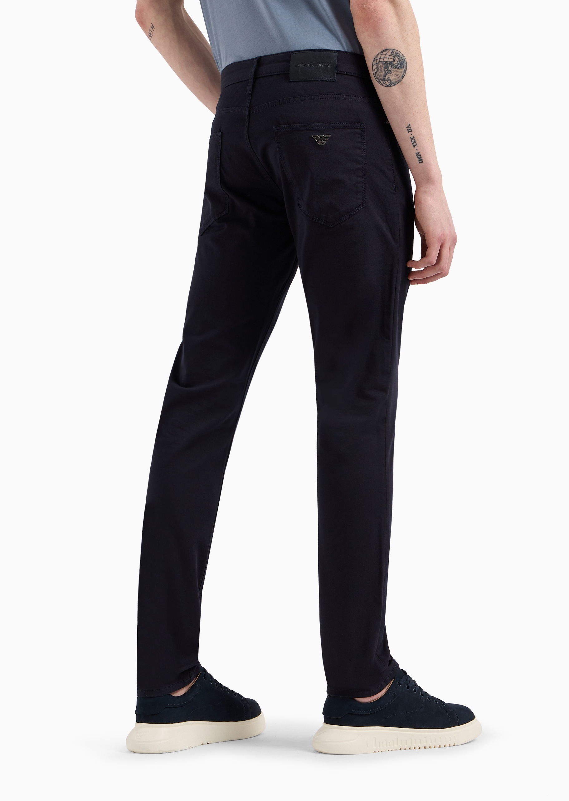 Emporio Armani 男士弹力修身低腰复古水洗休闲经典牛仔裤