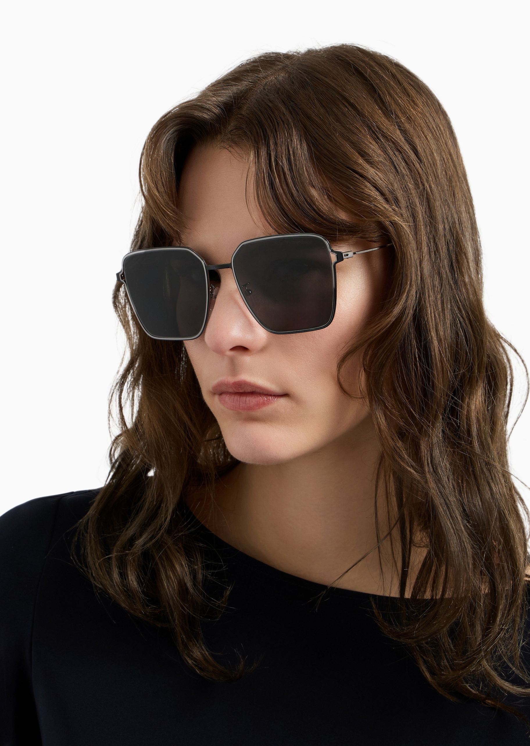 Emporio Armani 女士方形金属边框简约现代太阳眼镜
