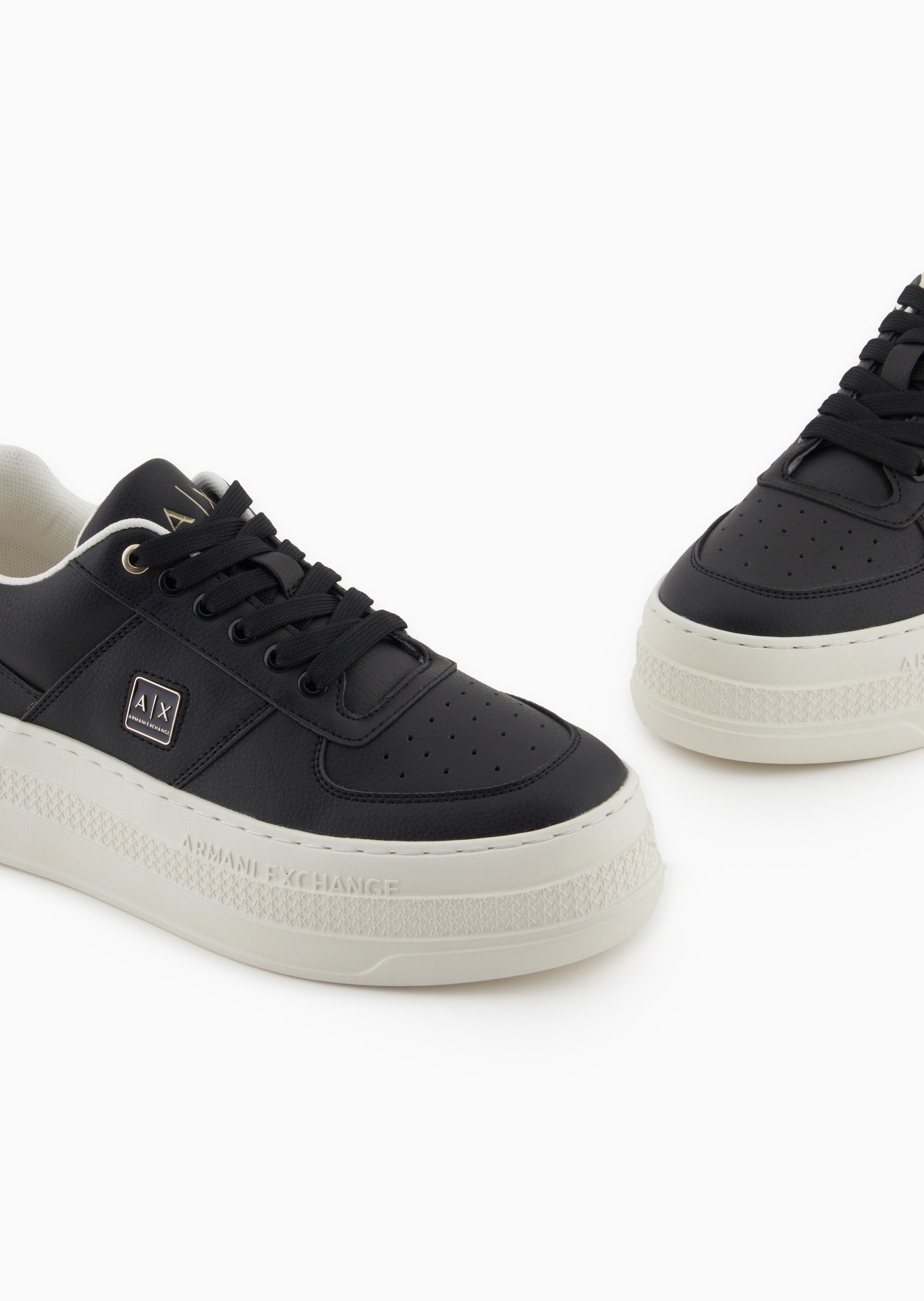 ARMANI EXCHANGE 女士系带低帮圆头厚底增高穿孔休闲鞋
