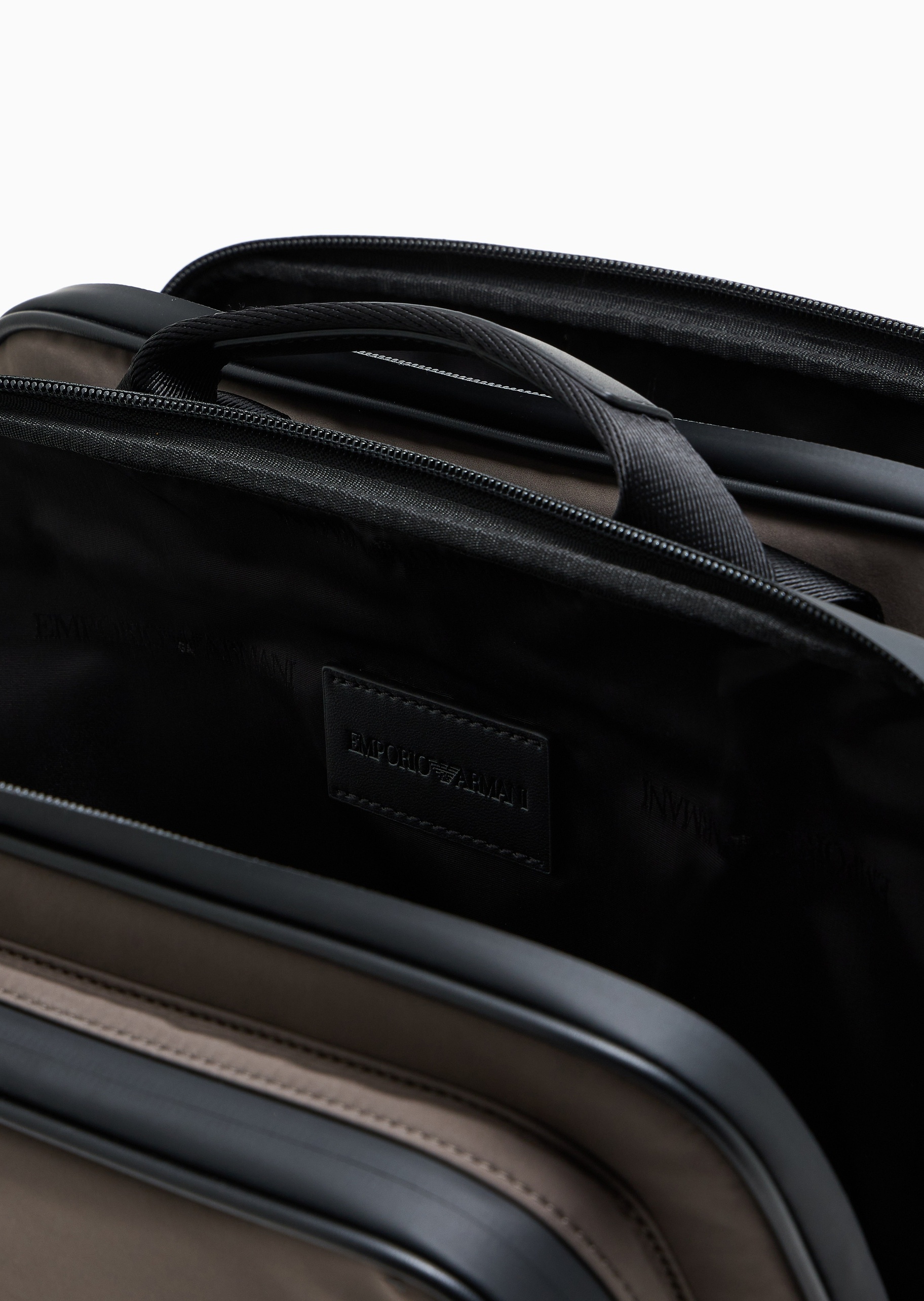 Emporio Armani 男士拉链可调节肩带手提双肩斜挎包