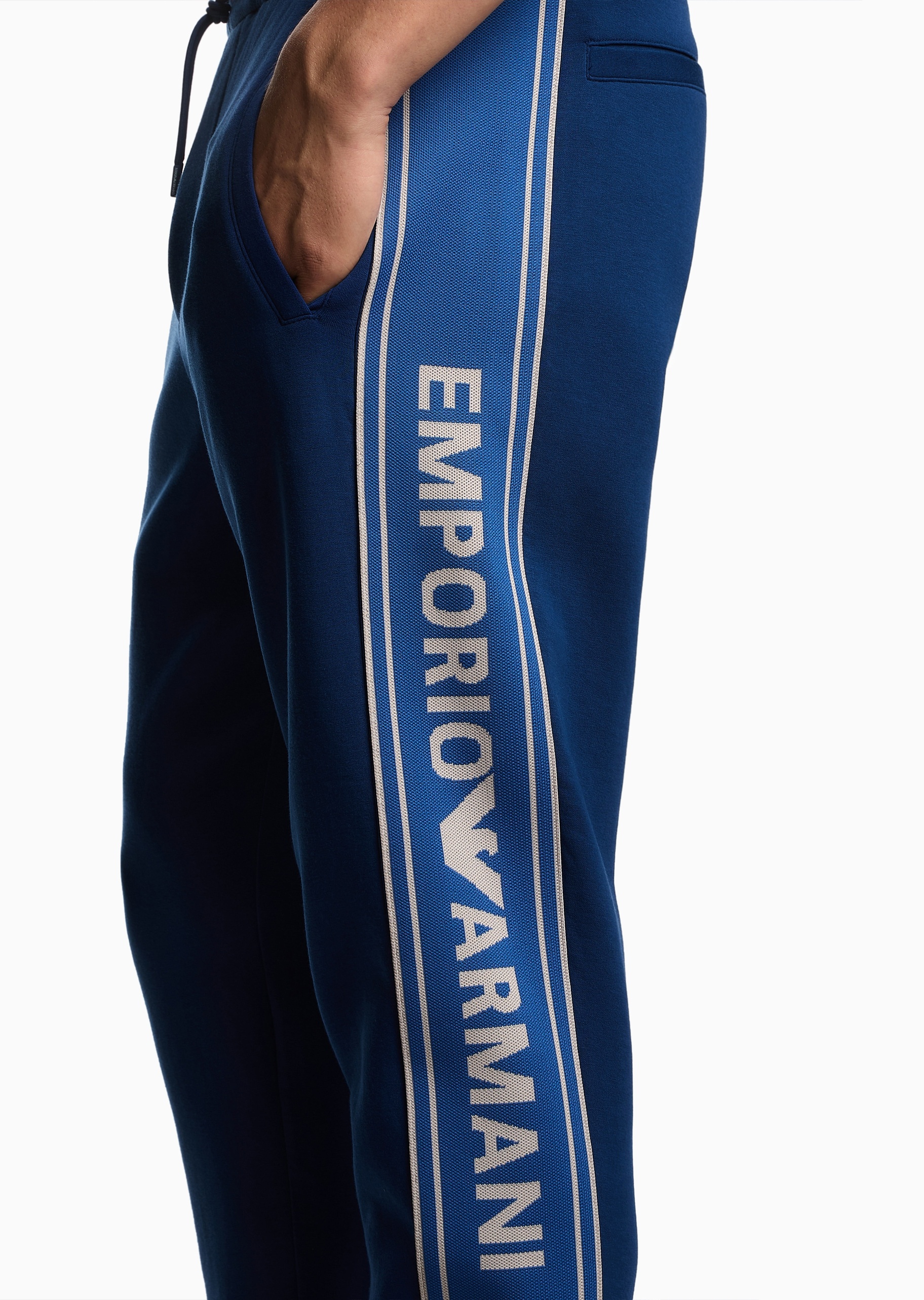 Emporio Armani 男士宽松休闲复古锥形束脚运动卫裤