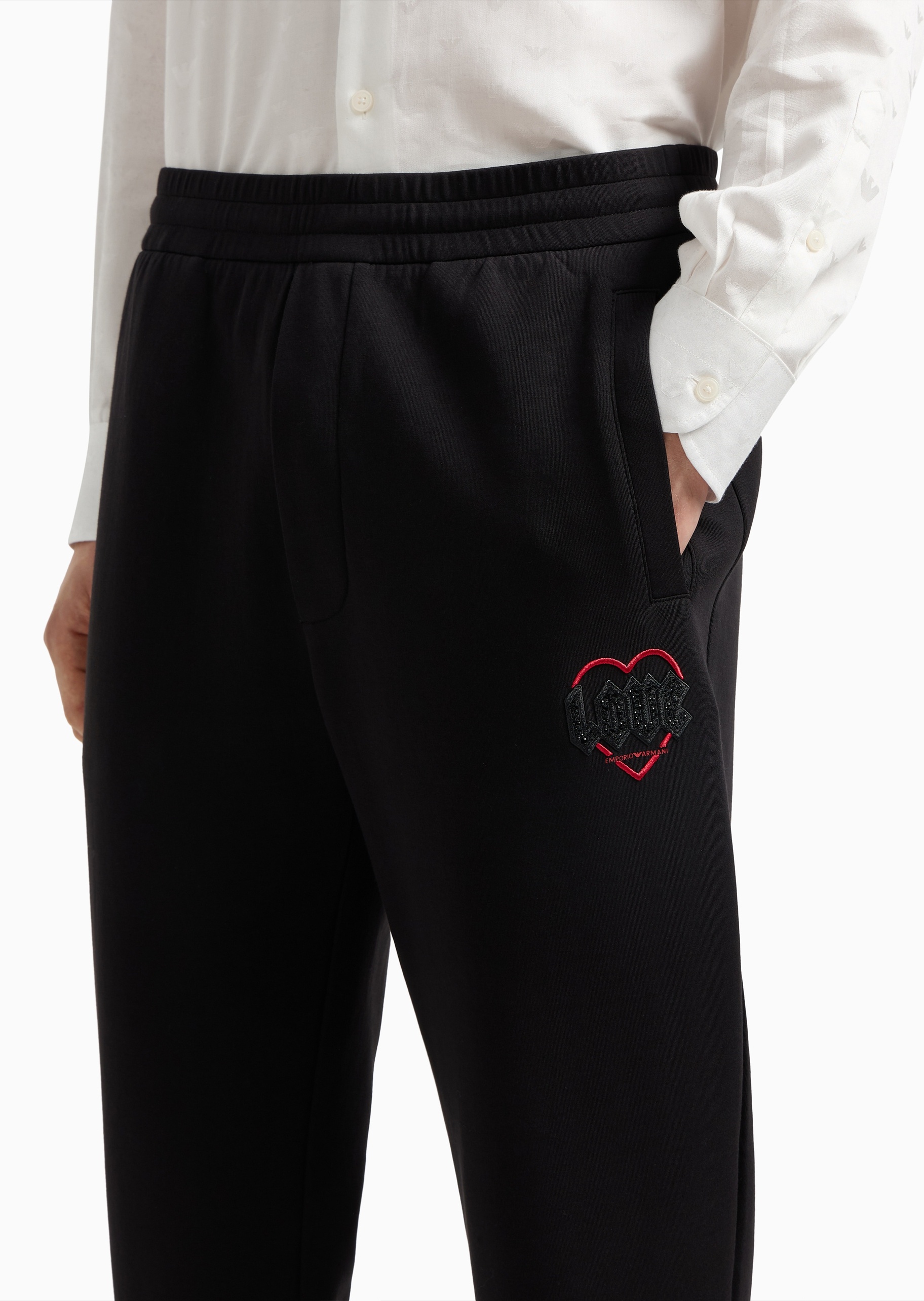 Emporio Armani 七夕限定男士棉质弹力宽松锥形束脚刺绣卫裤