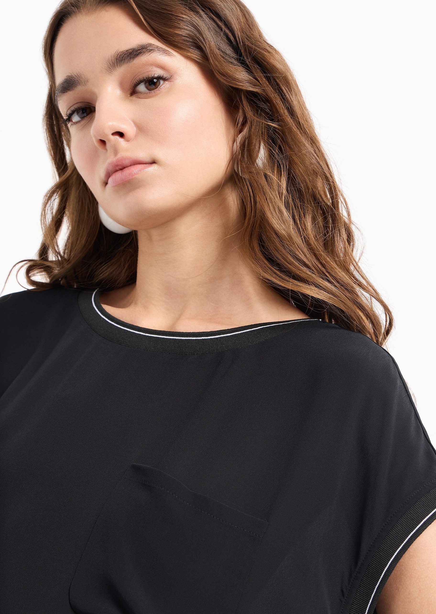 Emporio Armani 女士人造棉合身短袖圆领绉纱饰边套头衬衫