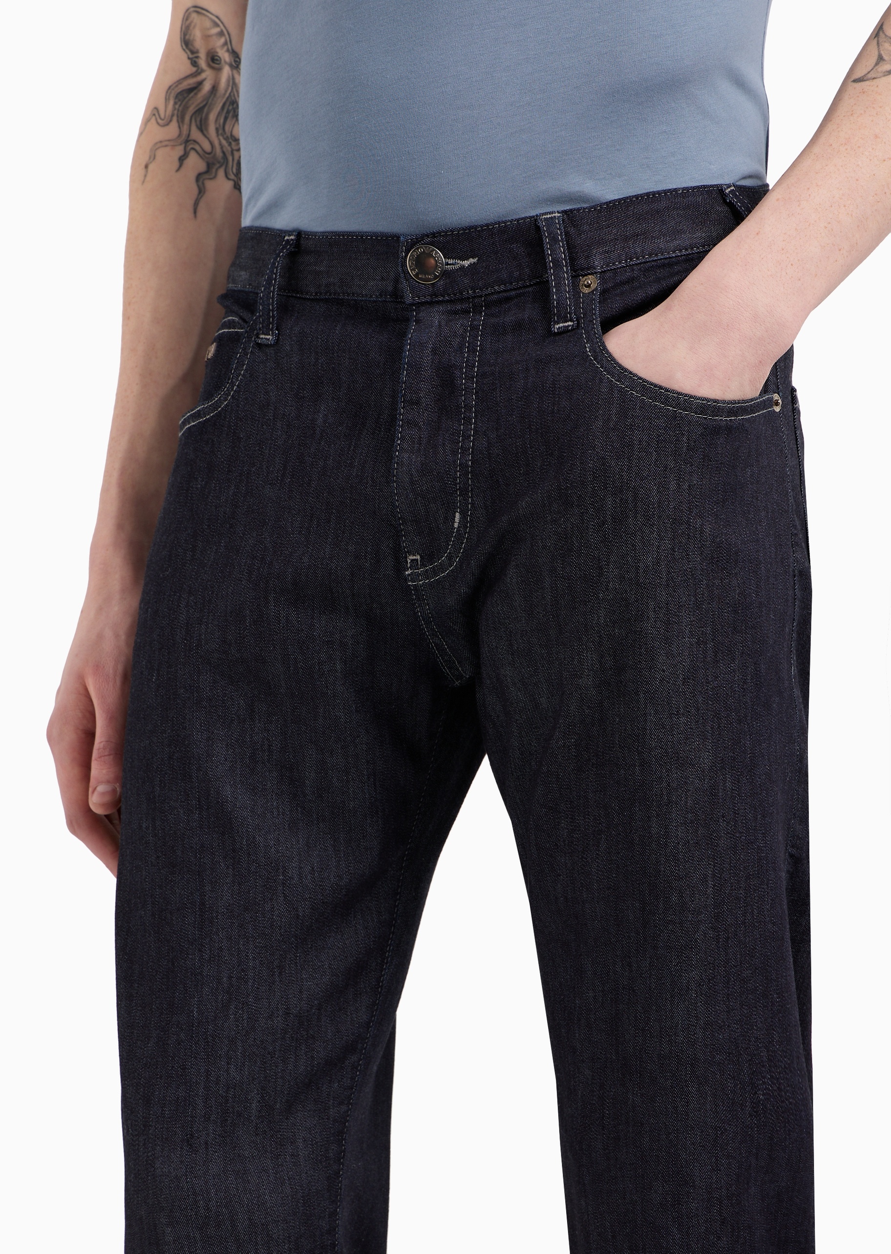 Emporio Armani 男士纯棉微弹轻薄合身中腰直筒直脚牛仔裤