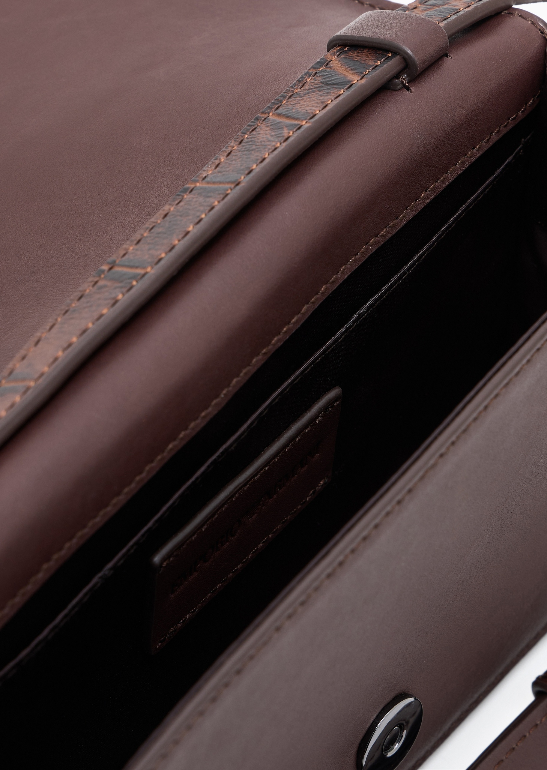 Emporio Armani 男士牛皮革迷你翻盖可调节单肩斜挎手机包