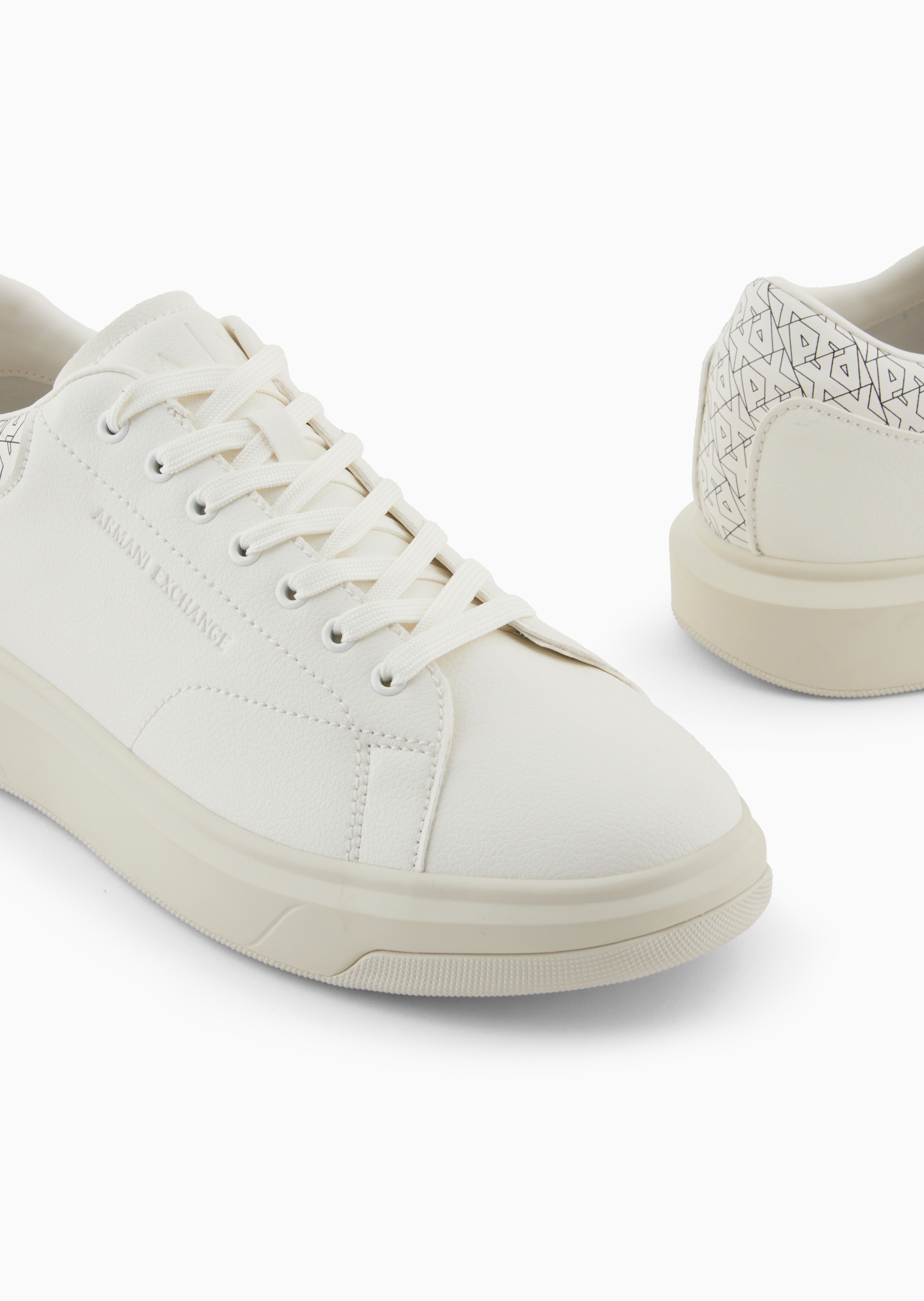 ARMANI EXCHANGE 男士系带低帮圆头厚底字母印花运动鞋