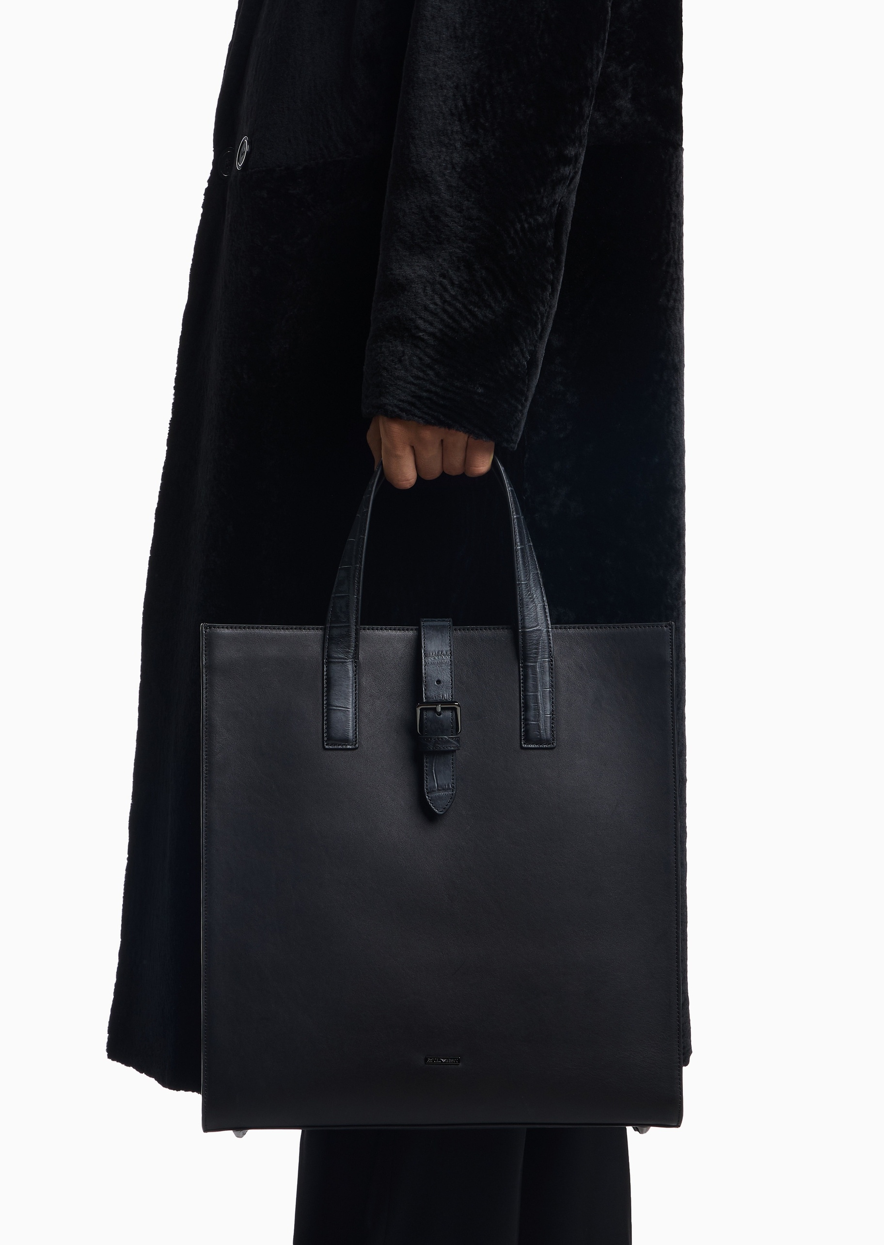 Emporio Armani 男士牛皮革方形鳄鱼皮纹理手提托特包