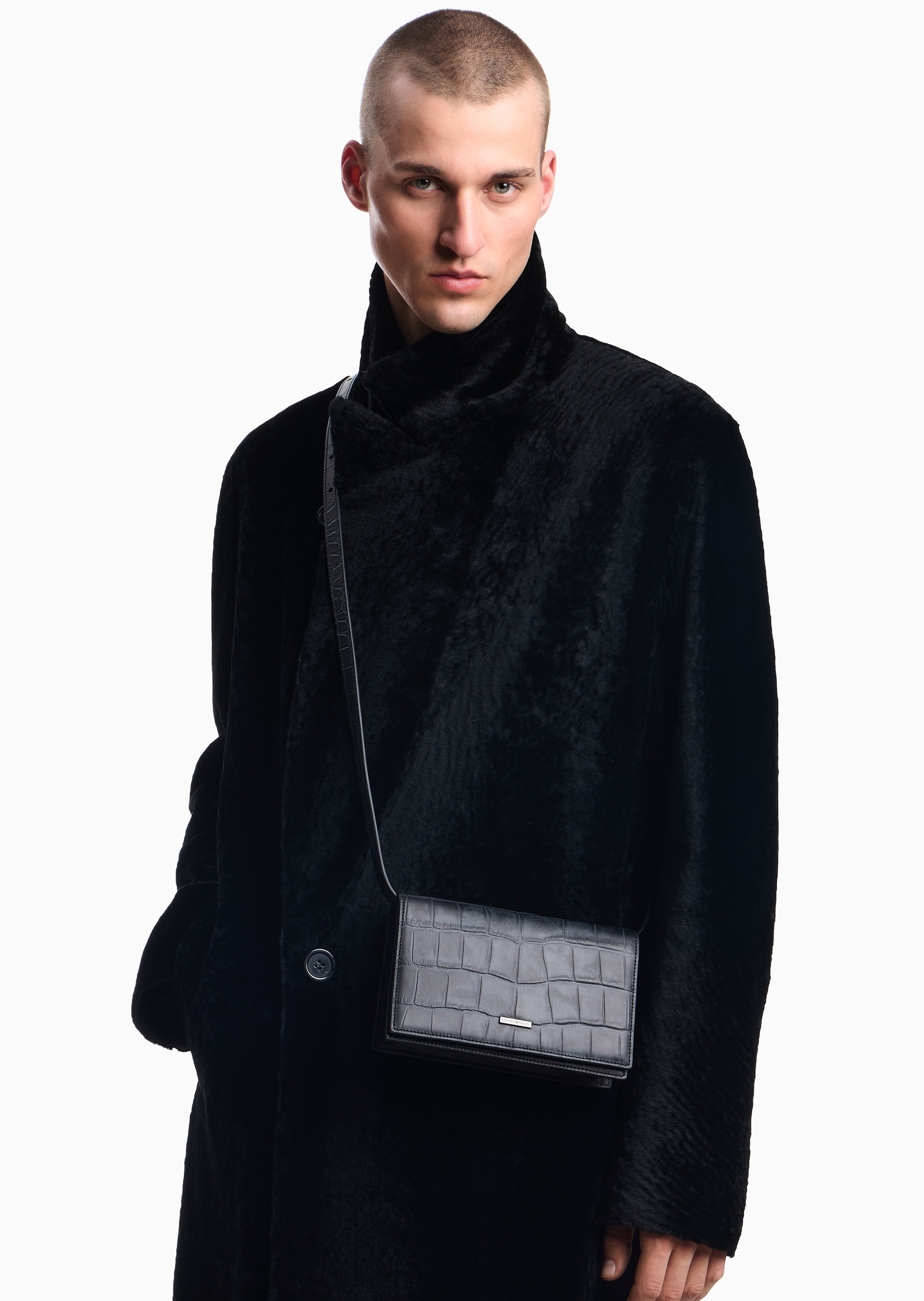 Emporio Armani 男士牛皮革翻盖商务通勤迷你斜挎包