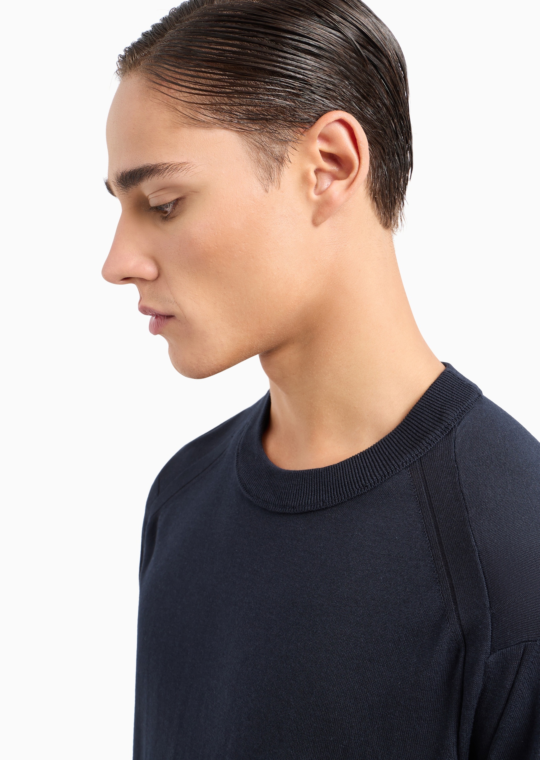 Emporio Armani 男士莱赛尔合身短袖圆领插肩纯色针织衫