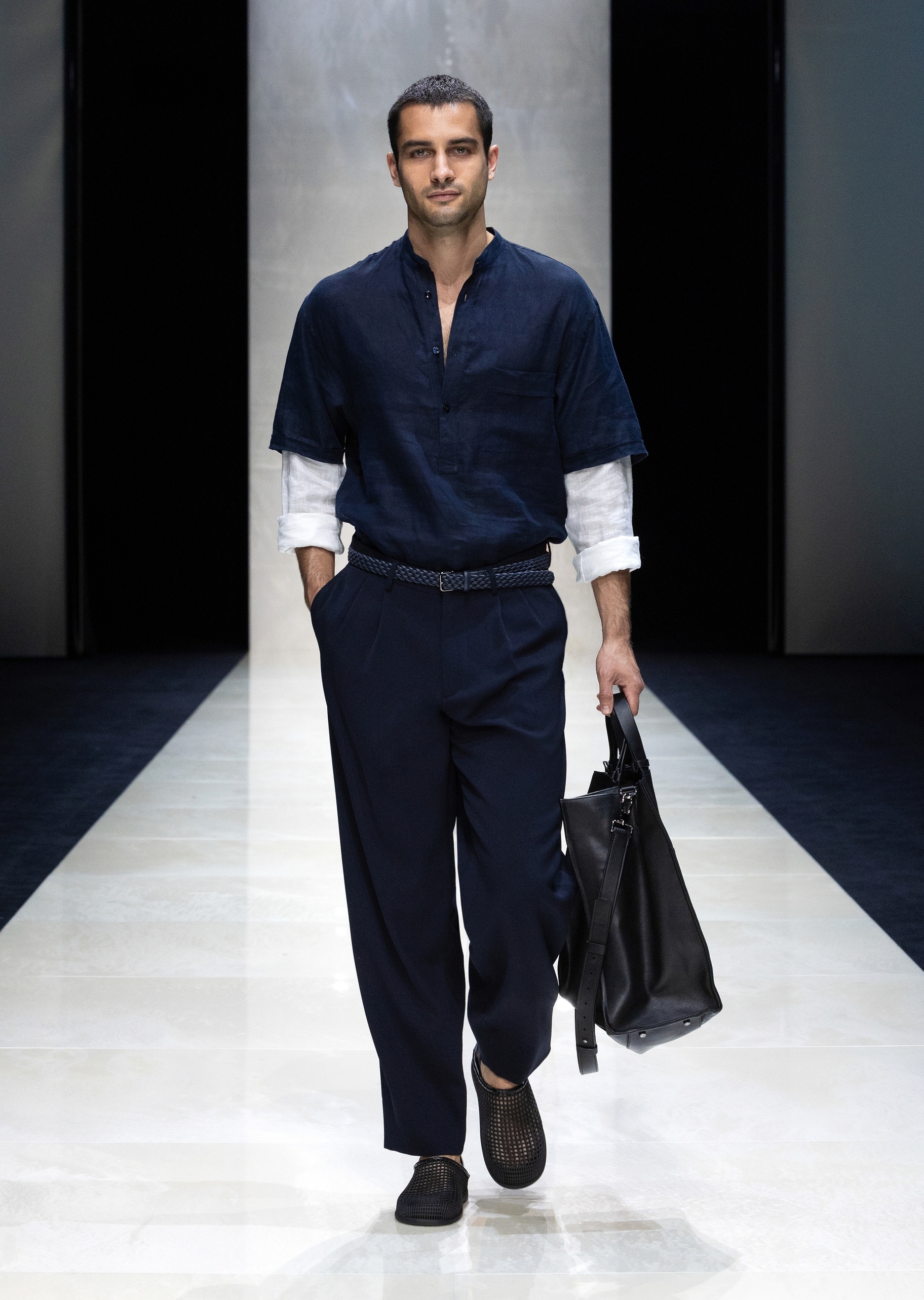 Giorgio Armani 男士全绵羊毛宽松锥形秀场同款褶皱休闲裤