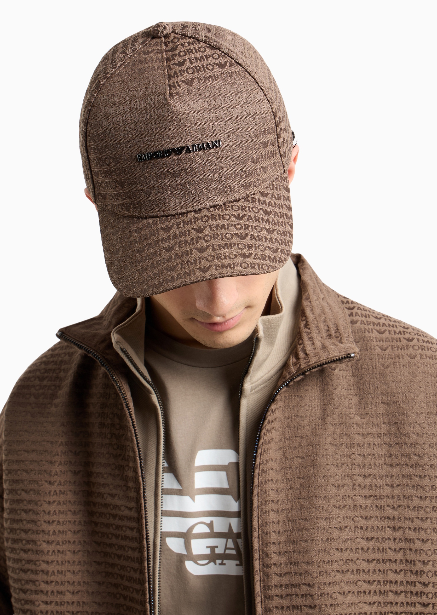 Emporio Armani 男士封扣圆顶弯檐通体标识棒球帽
