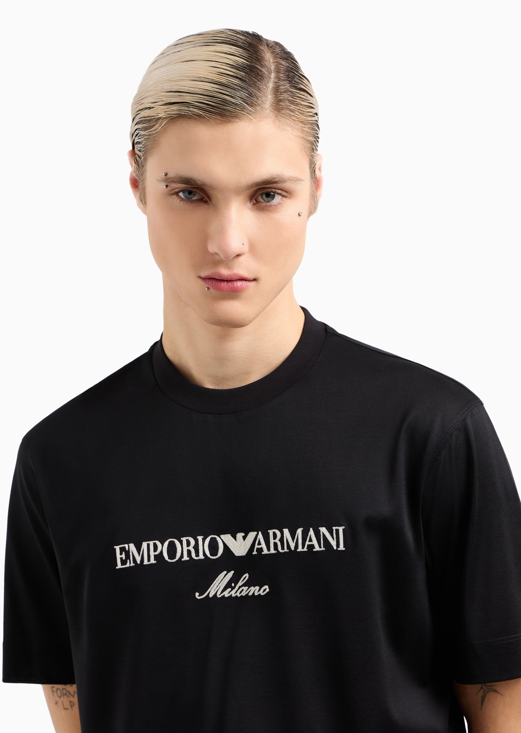 Emporio Armani 男士莱赛尔合身短袖圆领刺绣T恤