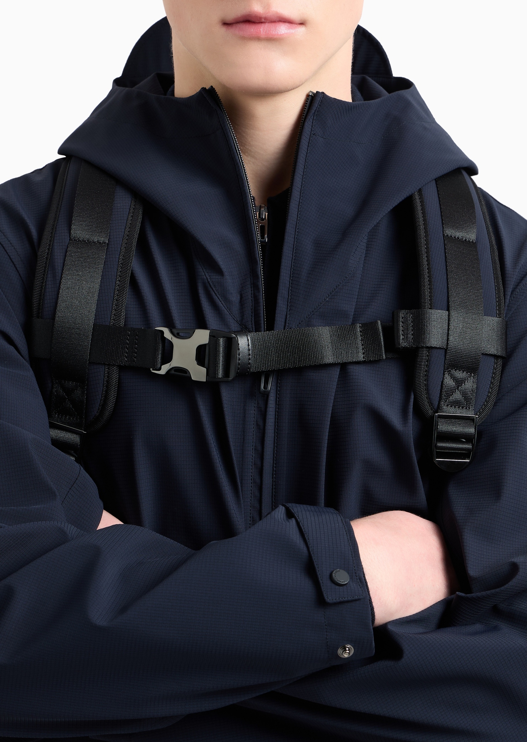 Emporio Armani 男士大容量环绕拉链方形可调节手提双肩包