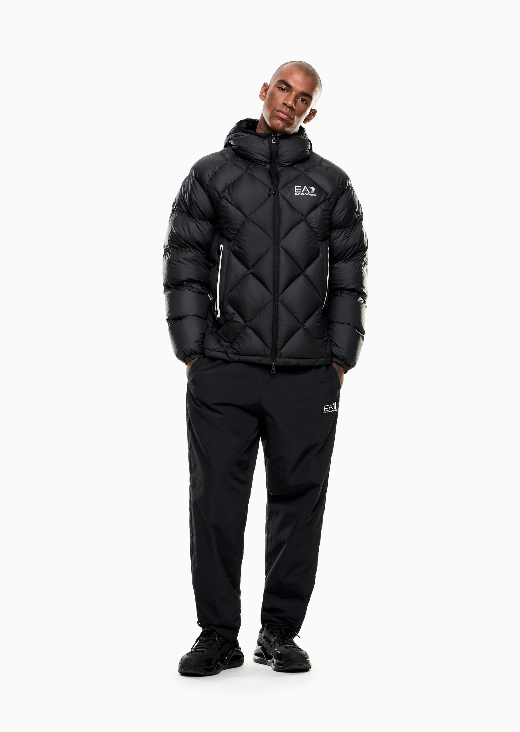 EA7 男士短款加厚宽松连帽拉链菱形绗缝羽绒服