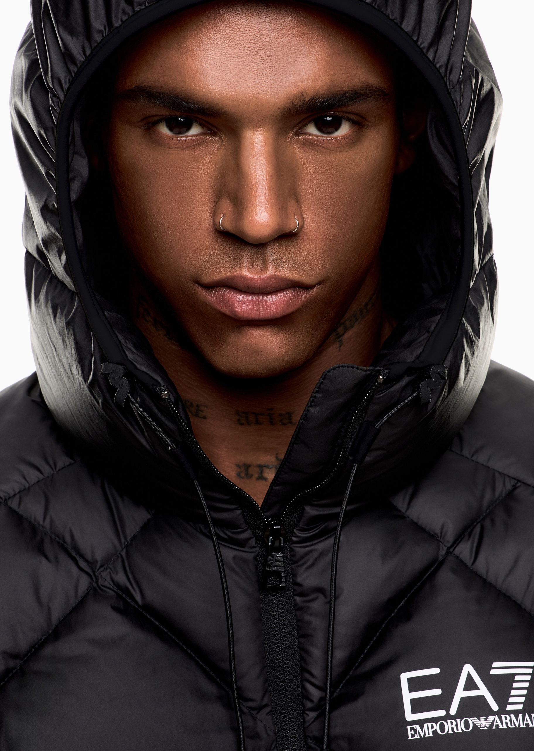 EA7 男士短款加厚宽松连帽拉链菱形绗缝羽绒服