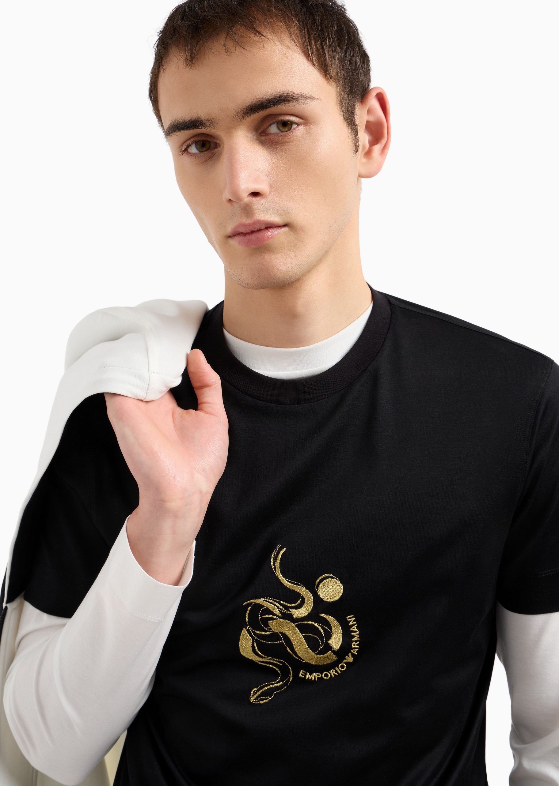 Emporio Armani 男士莱赛尔合身短袖圆领刺绣T恤