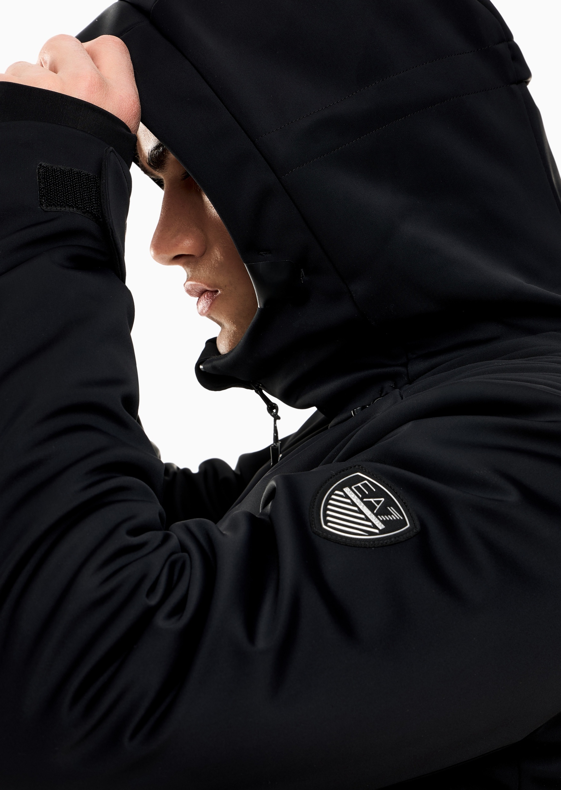 EA7 男士连帽直身通勤户外滑雪工装夹克棉服外套