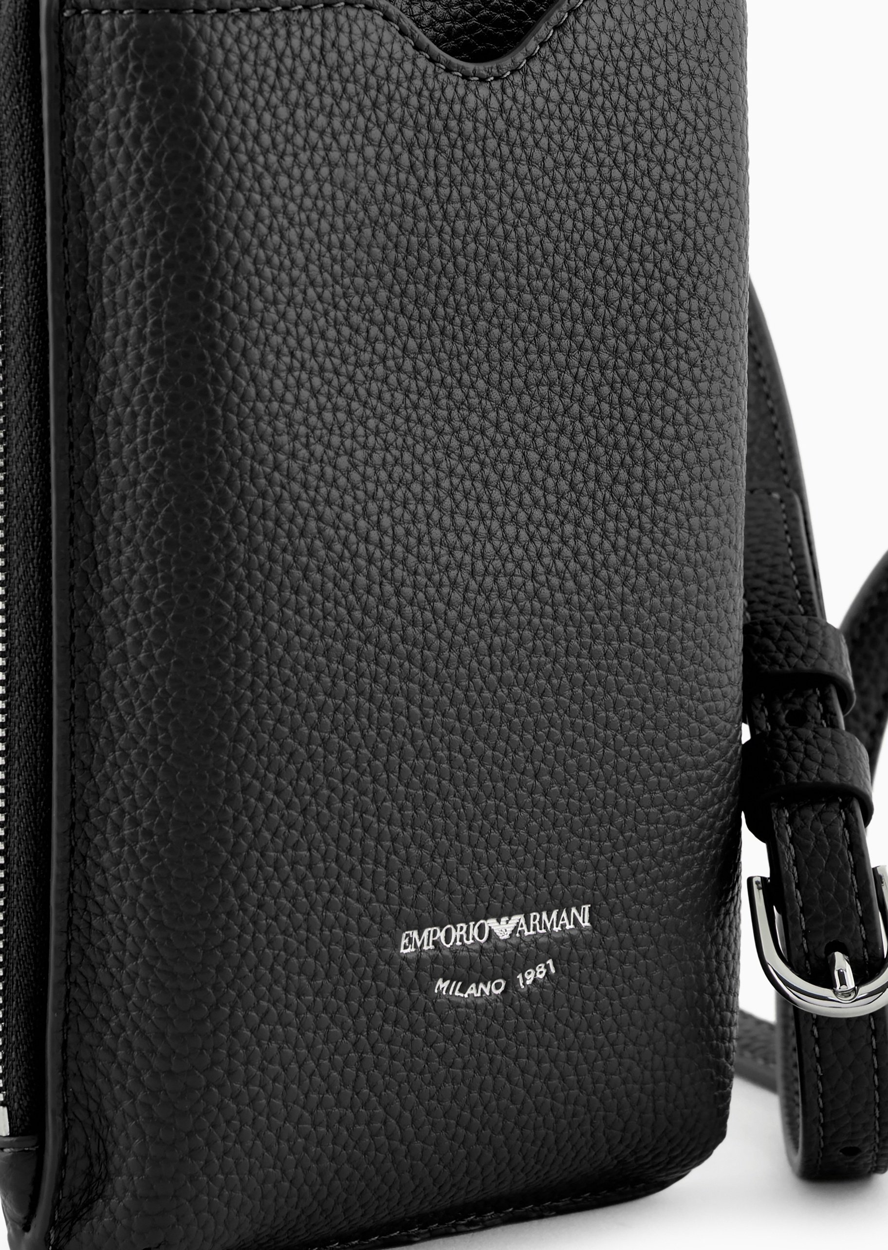 Emporio Armani 女士迷你长款多卡位可调节挂脖斜挎手机包