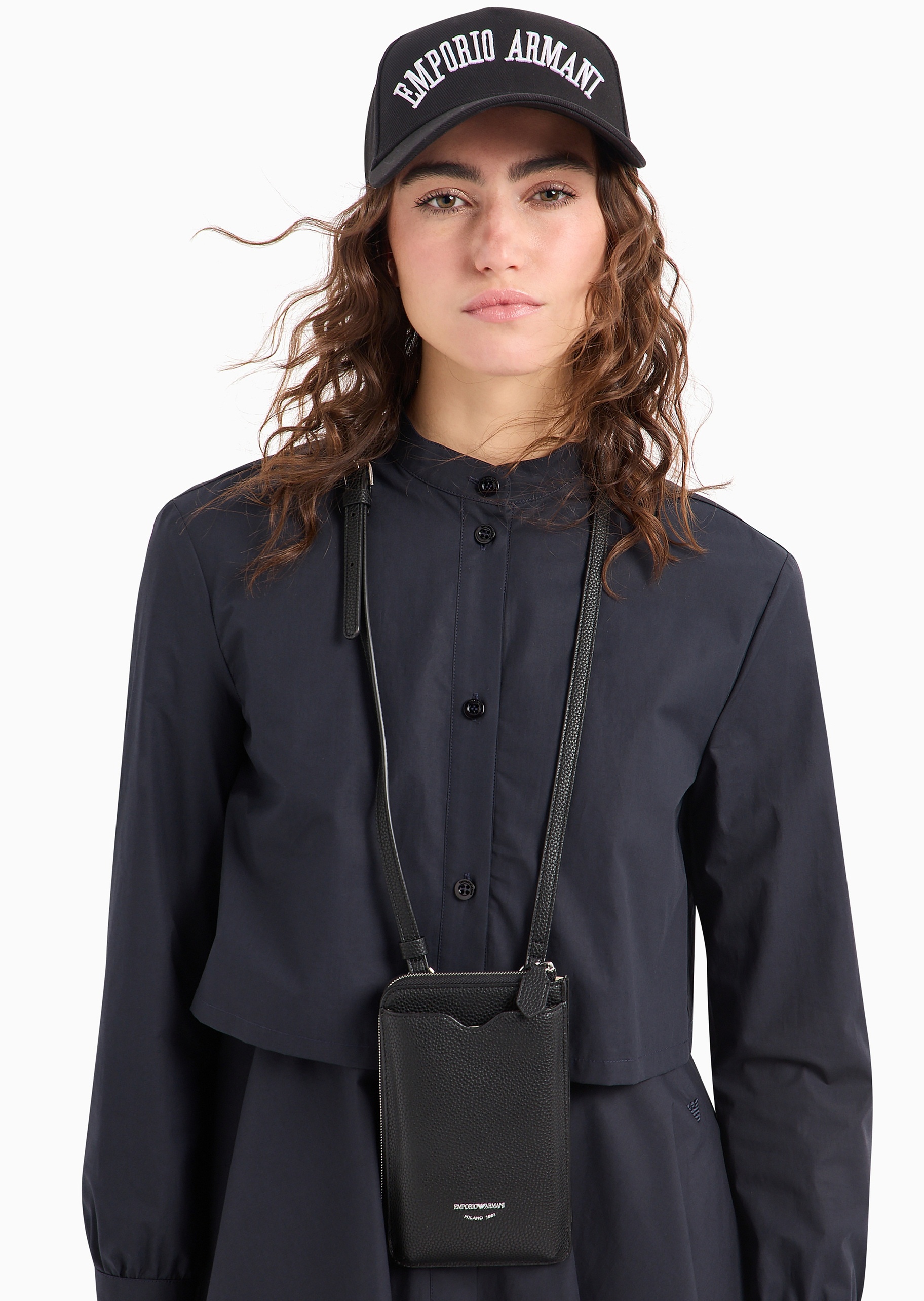 Emporio Armani 女士迷你长款多卡位可调节挂脖斜挎手机包