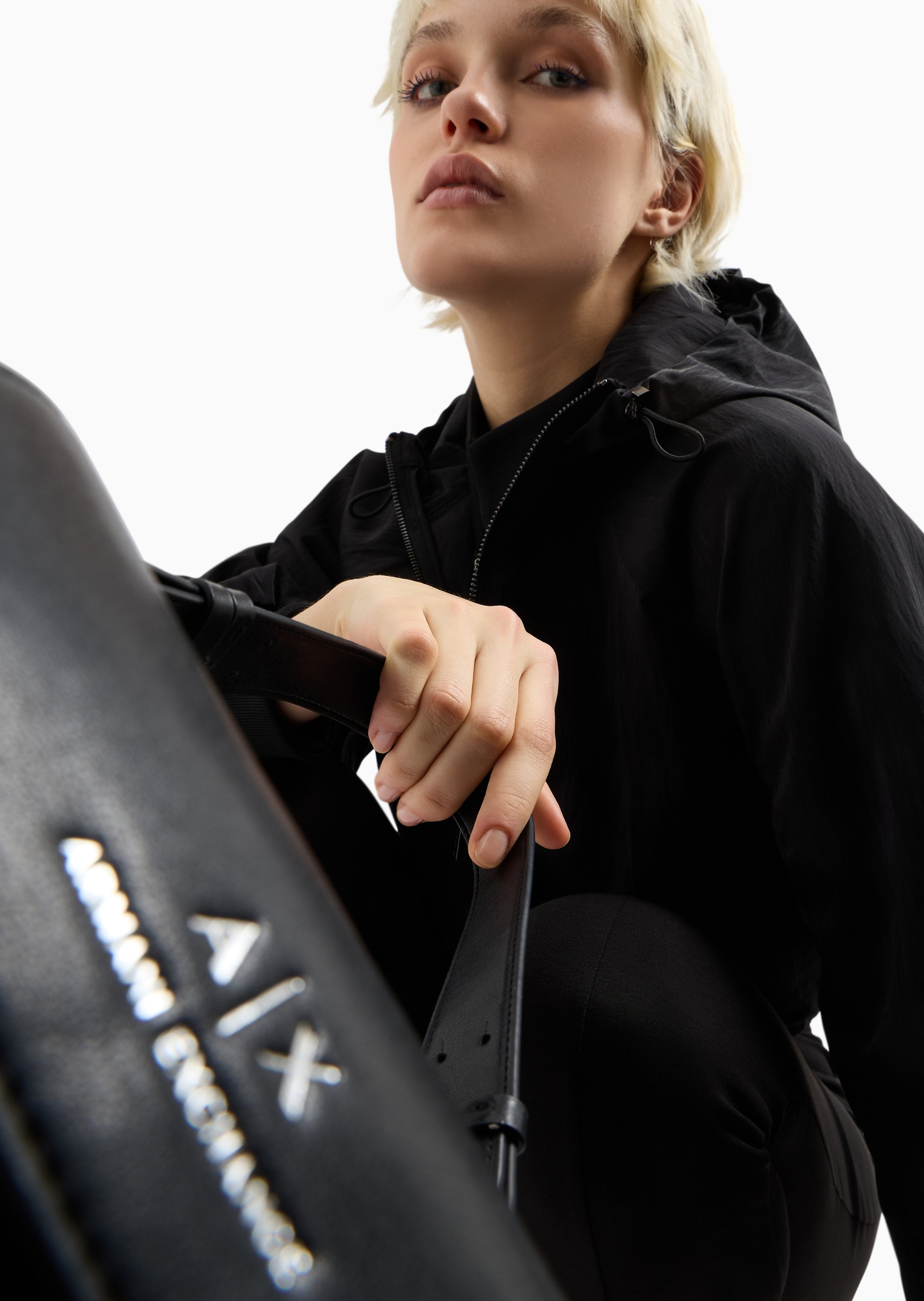 ARMANI EXCHANGE 女士灯笼袖短款连帽插肩抽绳下摆夹克