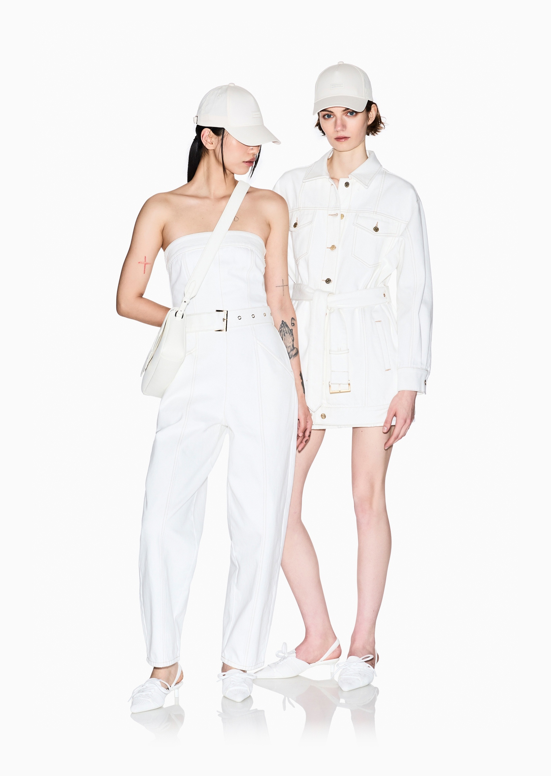 ARMANI EXCHANGE 女士纯棉卡扣圆顶弯檐徽标贴片棒球帽