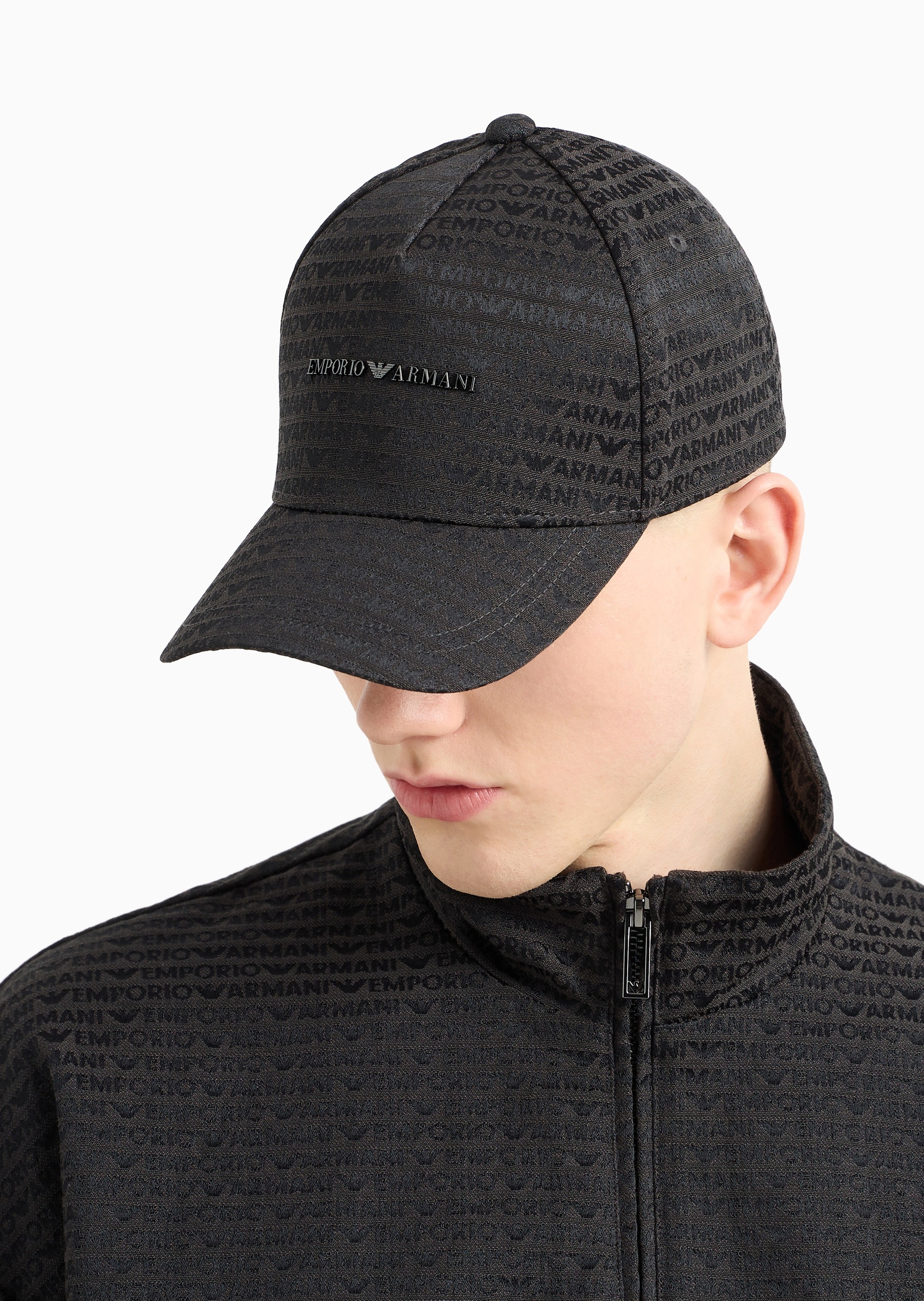 Emporio Armani 男士封扣圆顶弯檐通体标识棒球帽