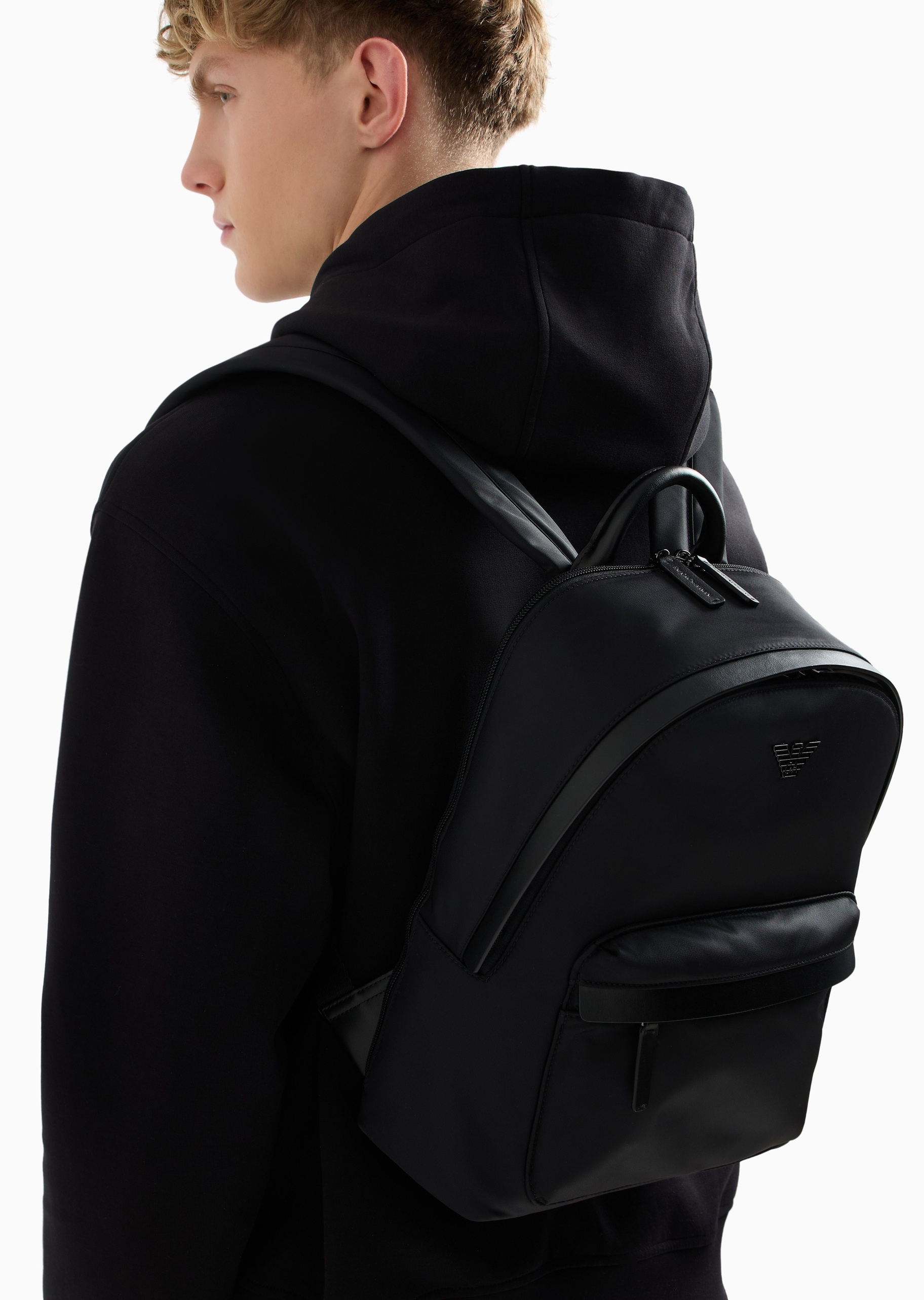 Emporio Armani 男士中号拉链圆形可调节肩带手提双肩包