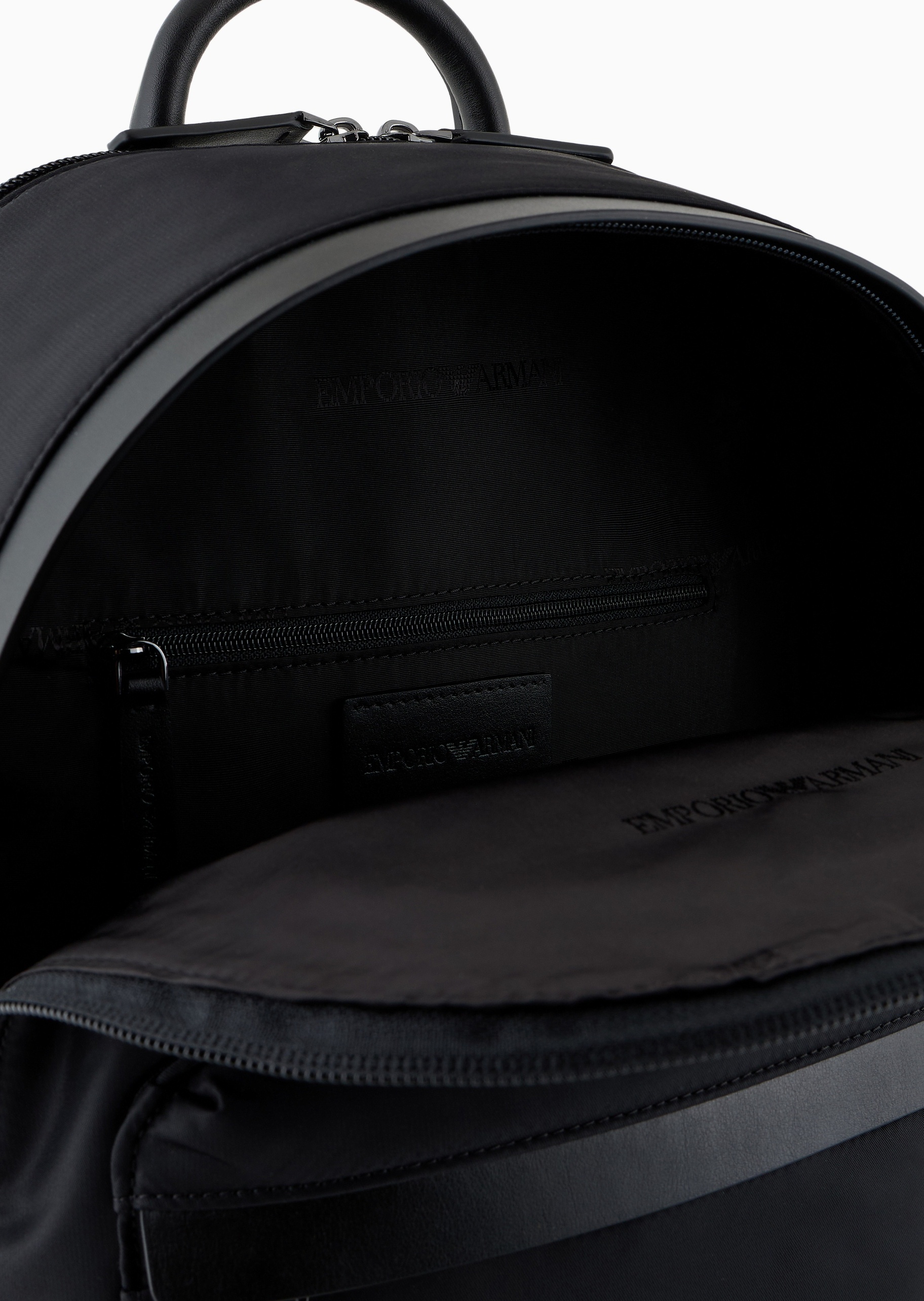 Emporio Armani 男士中号拉链圆形可调节肩带手提双肩包
