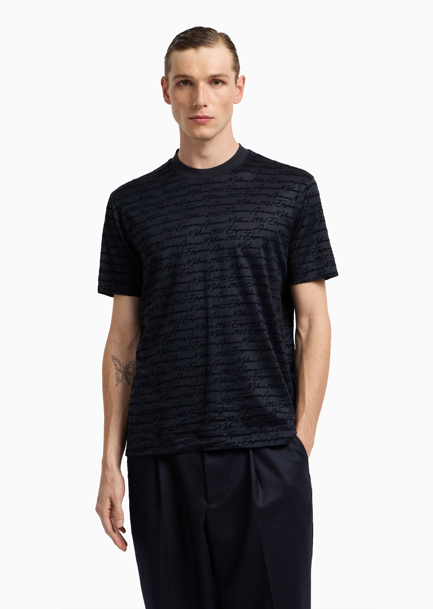 Emporio Armani 男士莱赛尔合身短袖圆领植绒老花T恤