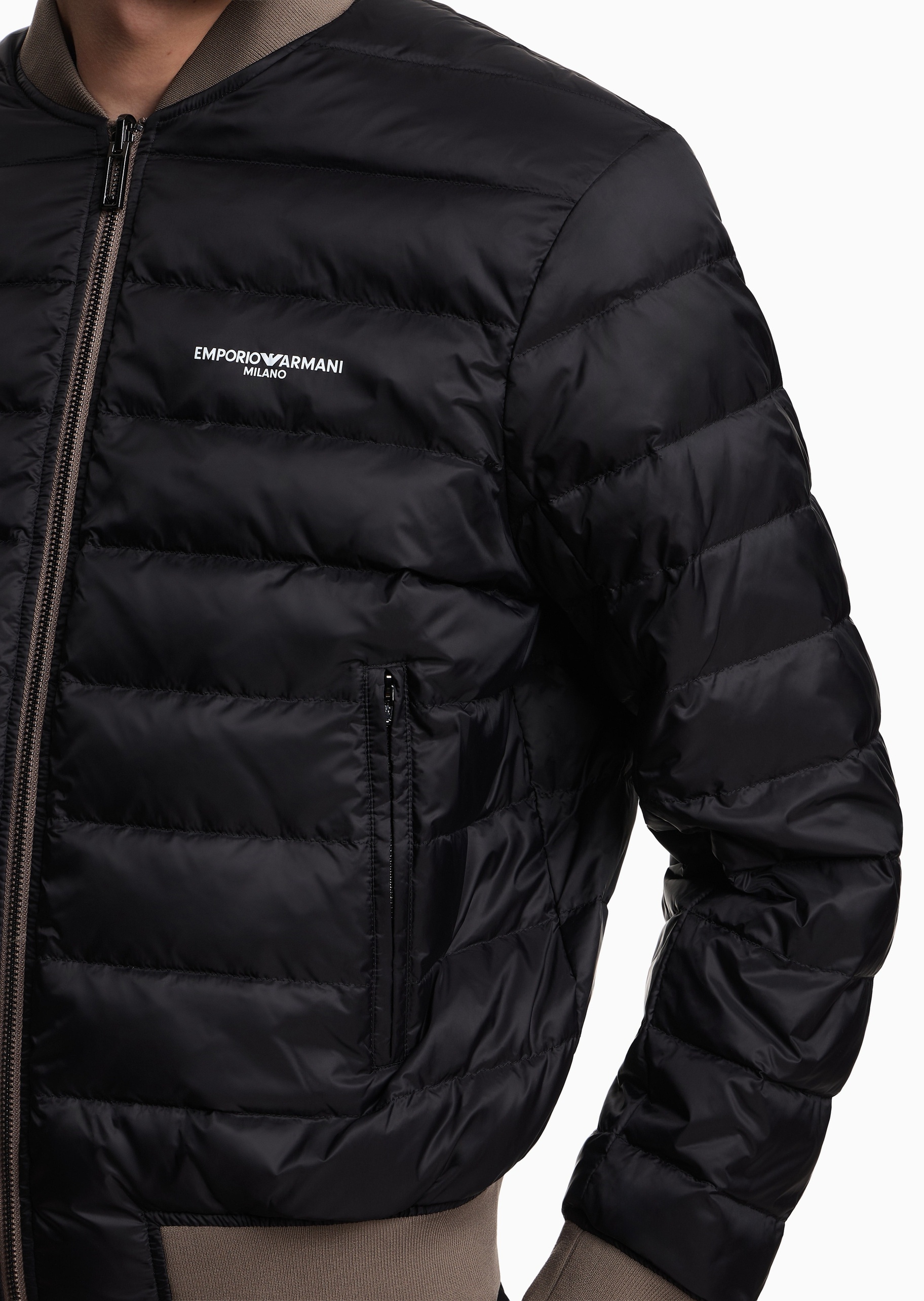 Emporio Armani 男士80白鸭绒棒球领短款通勤羽绒服外套